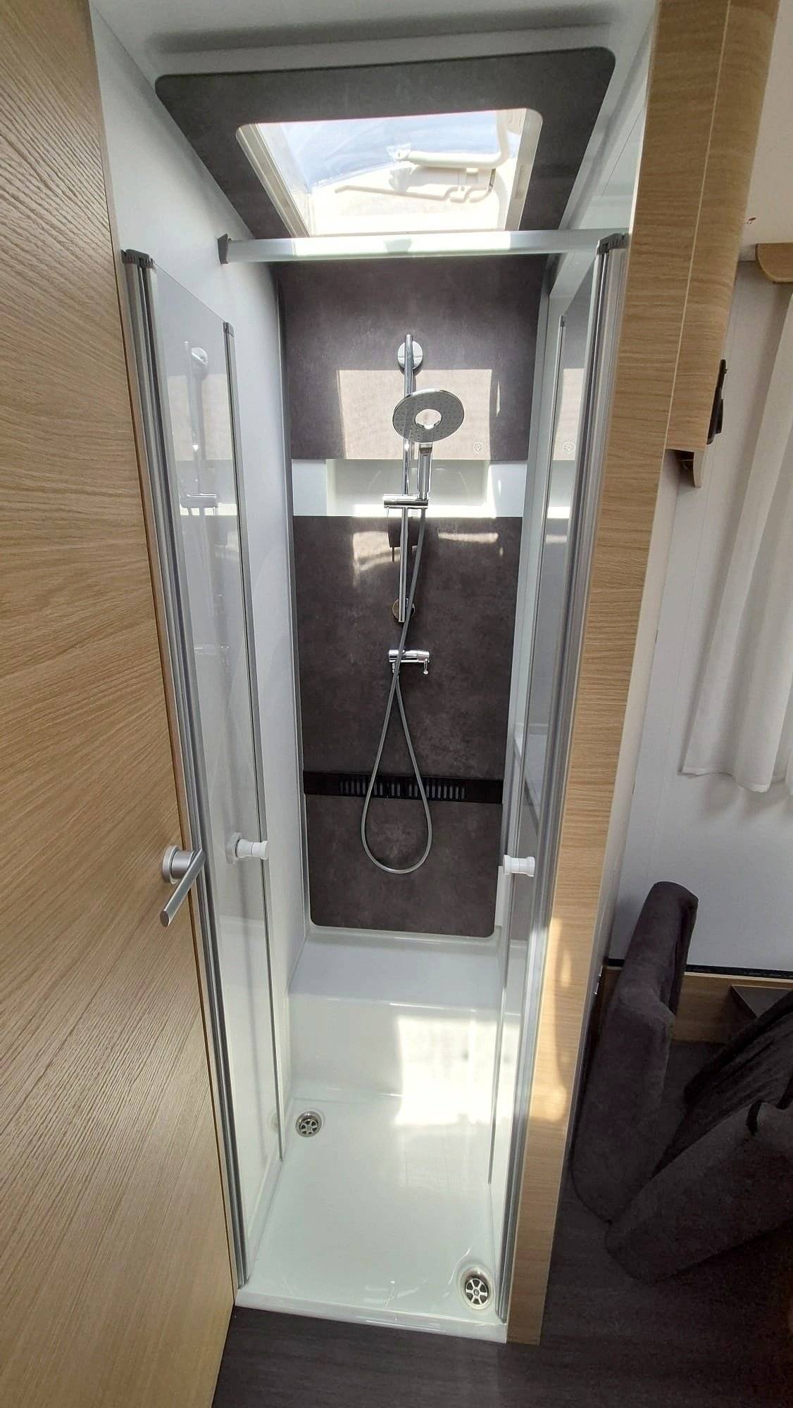 Adria SONIC 700 PLUS DC