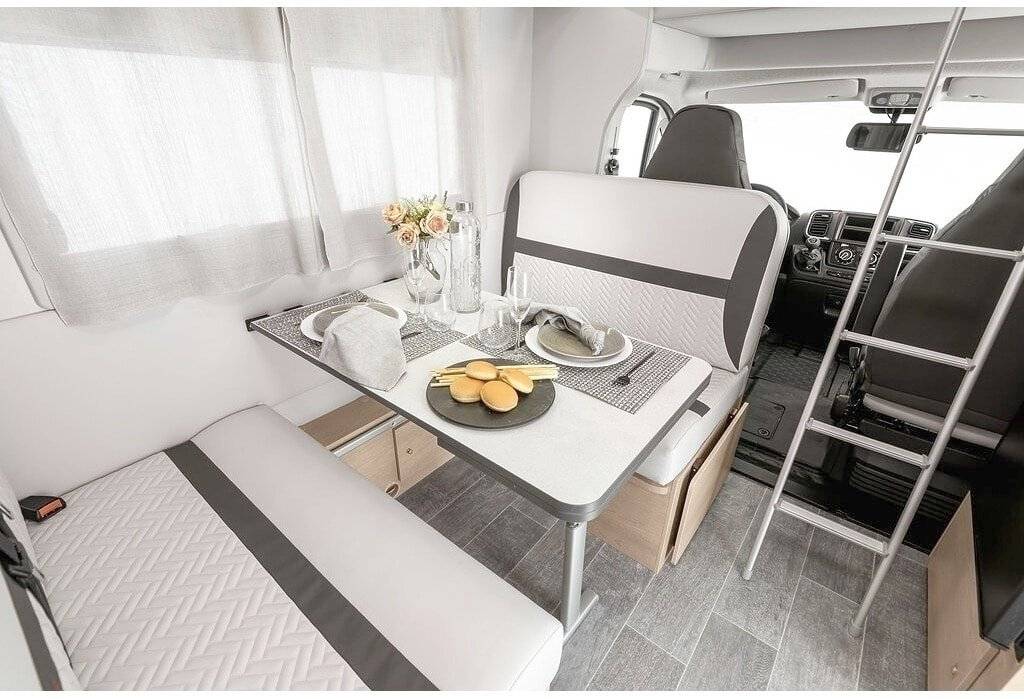Dining Area Peugeot Peugeot boxer - Yescapa