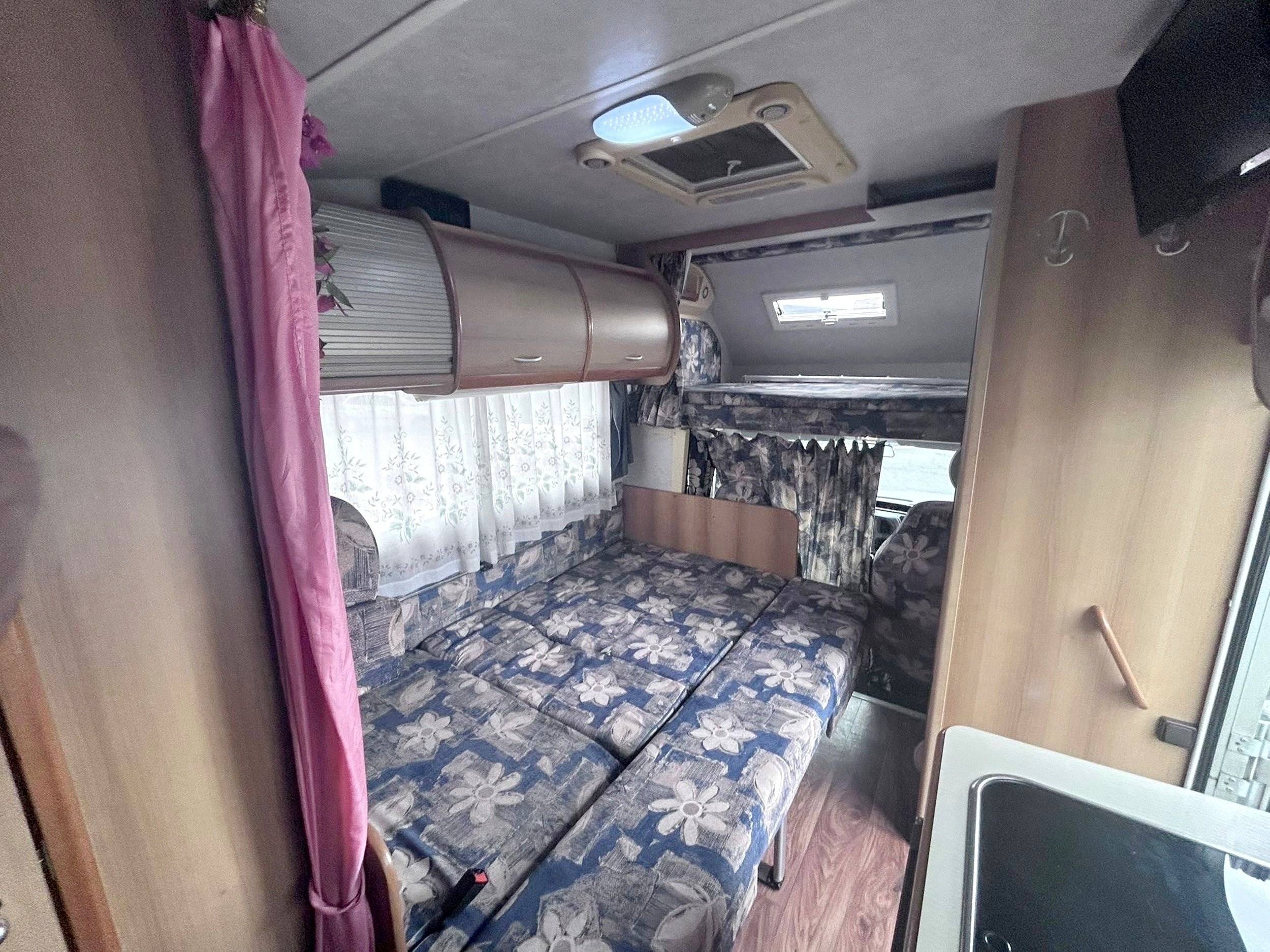 Comedor Ford Transit 2,4 l 115 ch - Yescapa