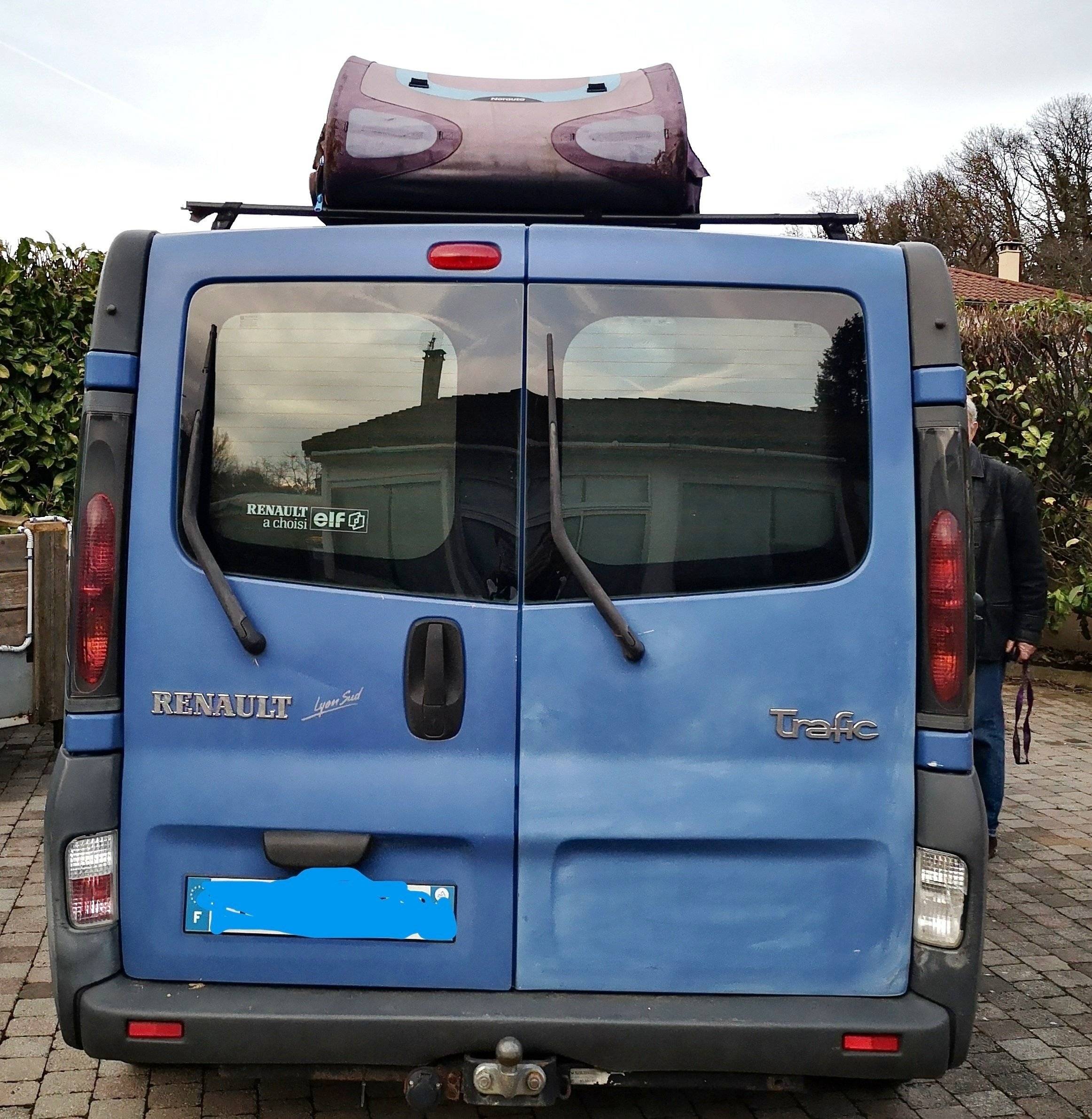 Vista posteriore Renault Renault trafic - Yescapa