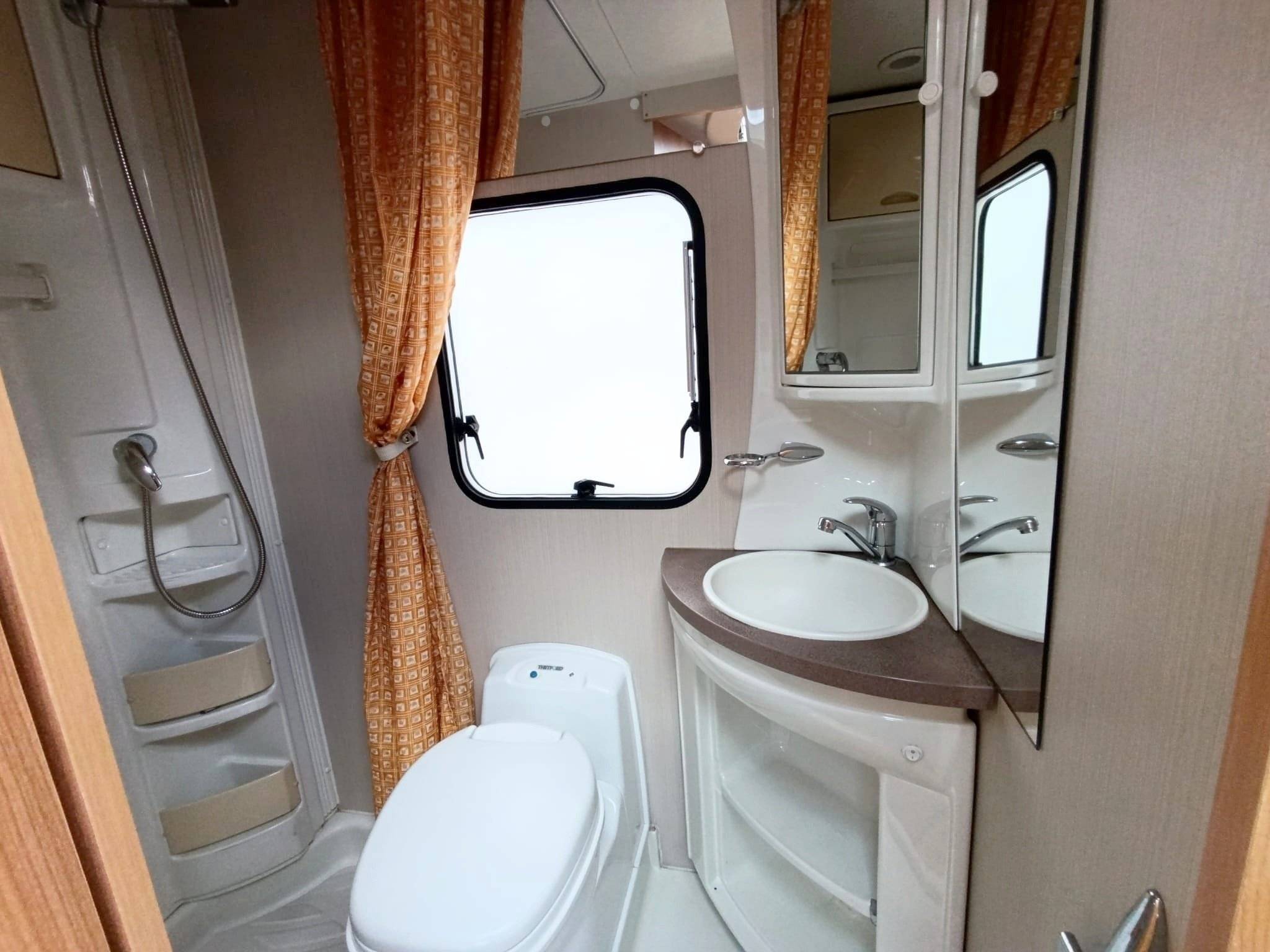 Challenger ford transit