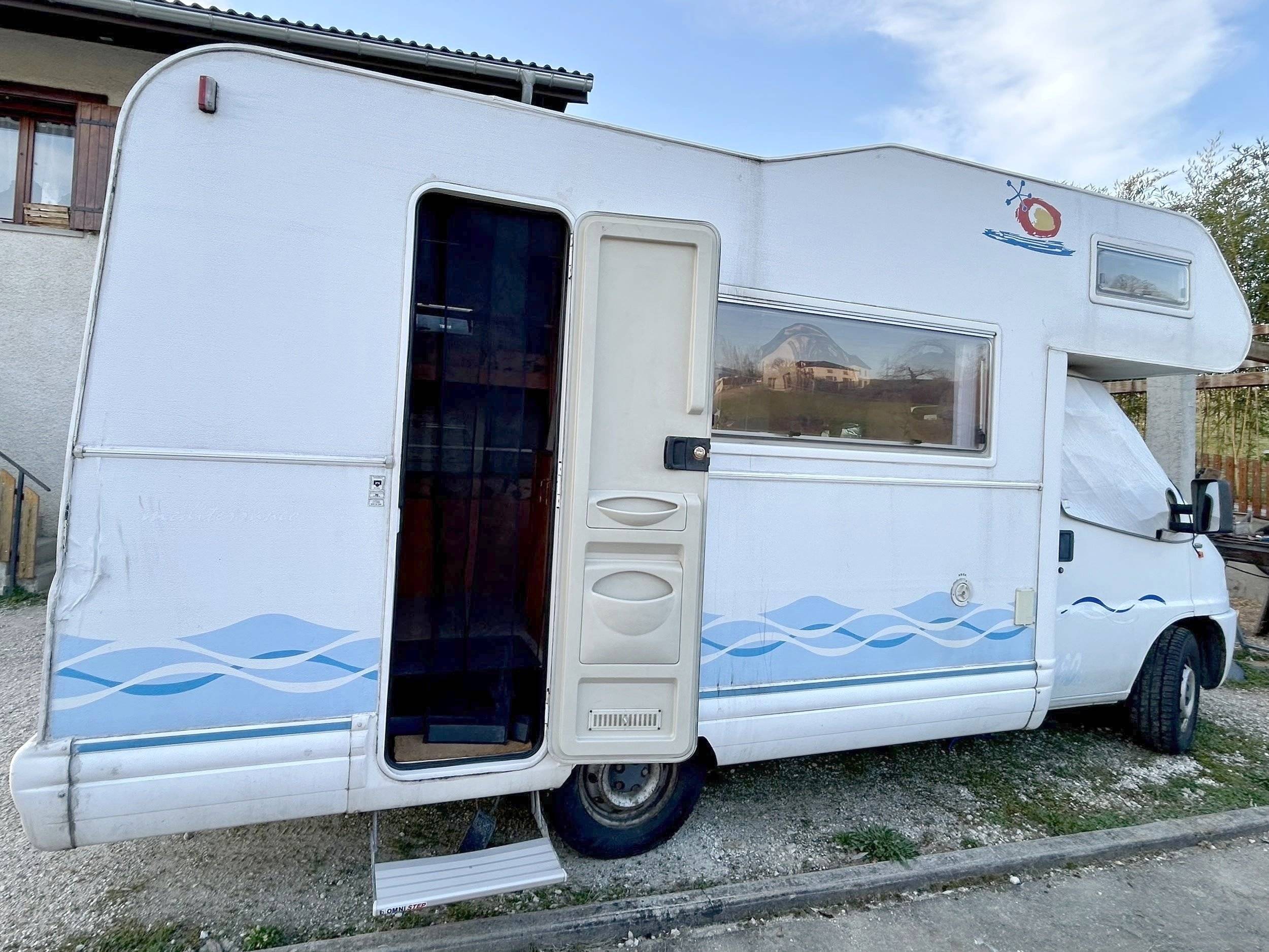 Vue avant de 3/4 Fiat Ducato 1,9 Td - Yescapa