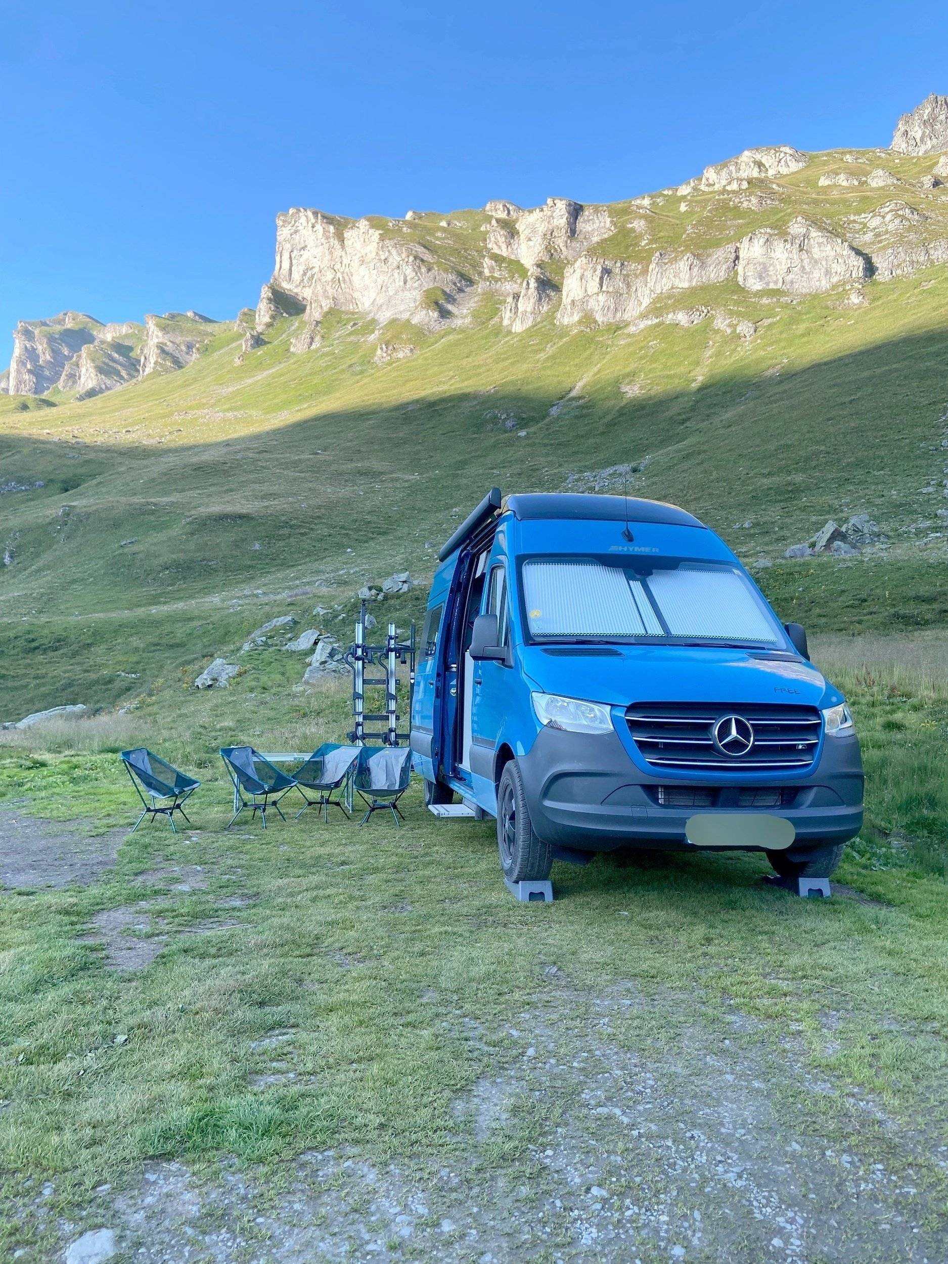 Front view from 3/4 Mercedes Mercedes Sprinter - Yescapa