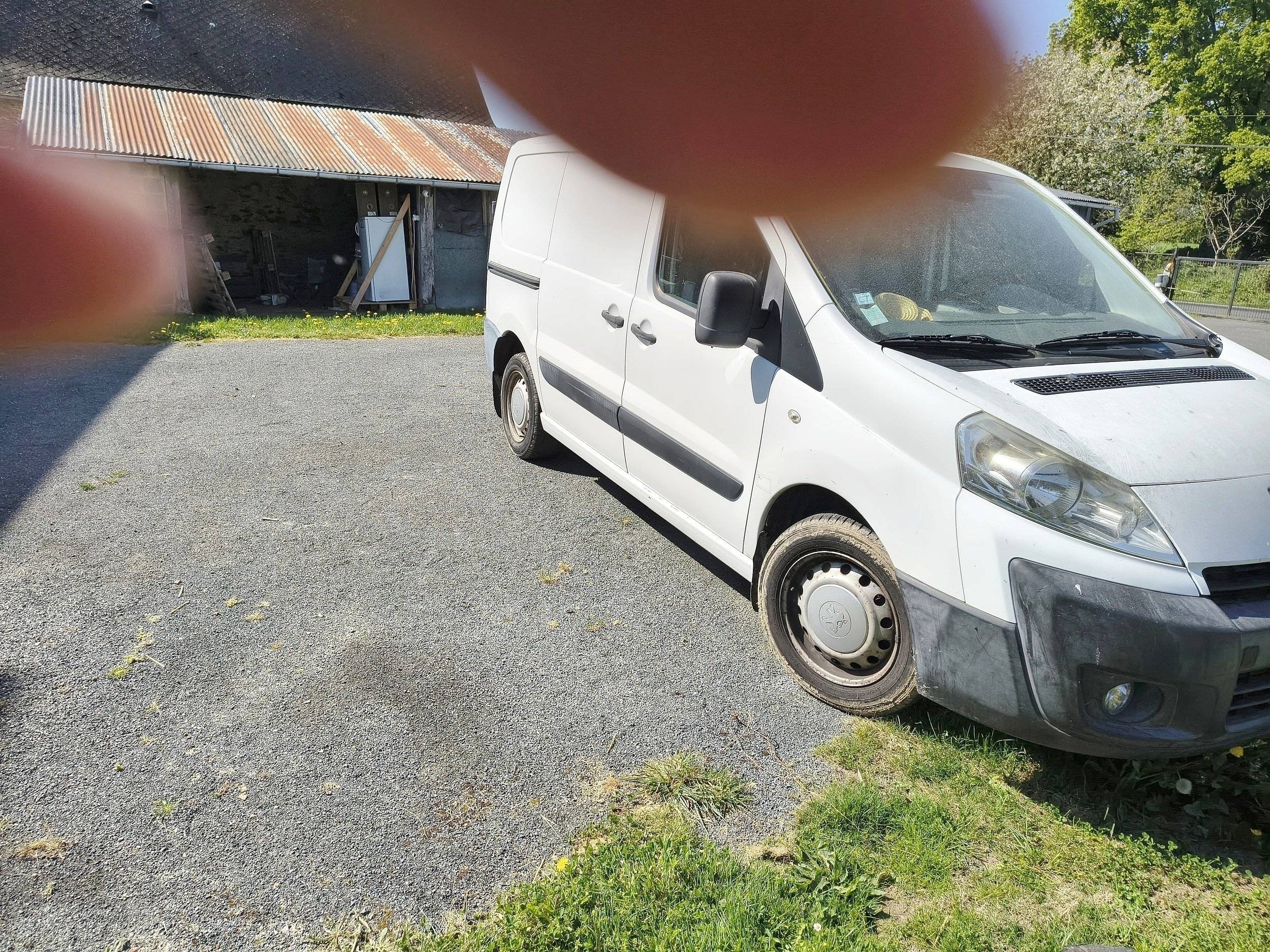 Front view from 3/4  - Yescapa
