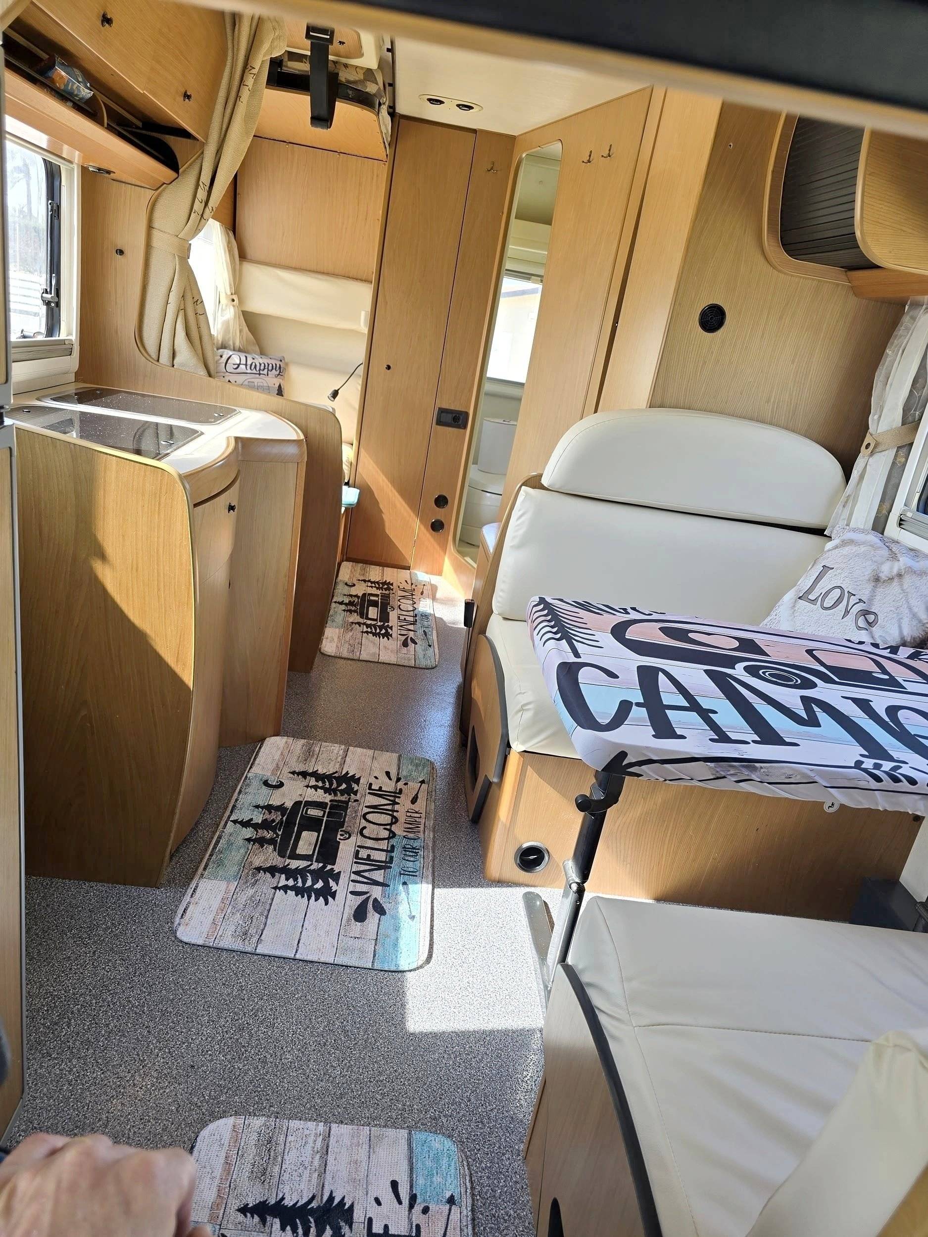 Área de jantar Fiat Ducato 2,8 JTD - Yescapa