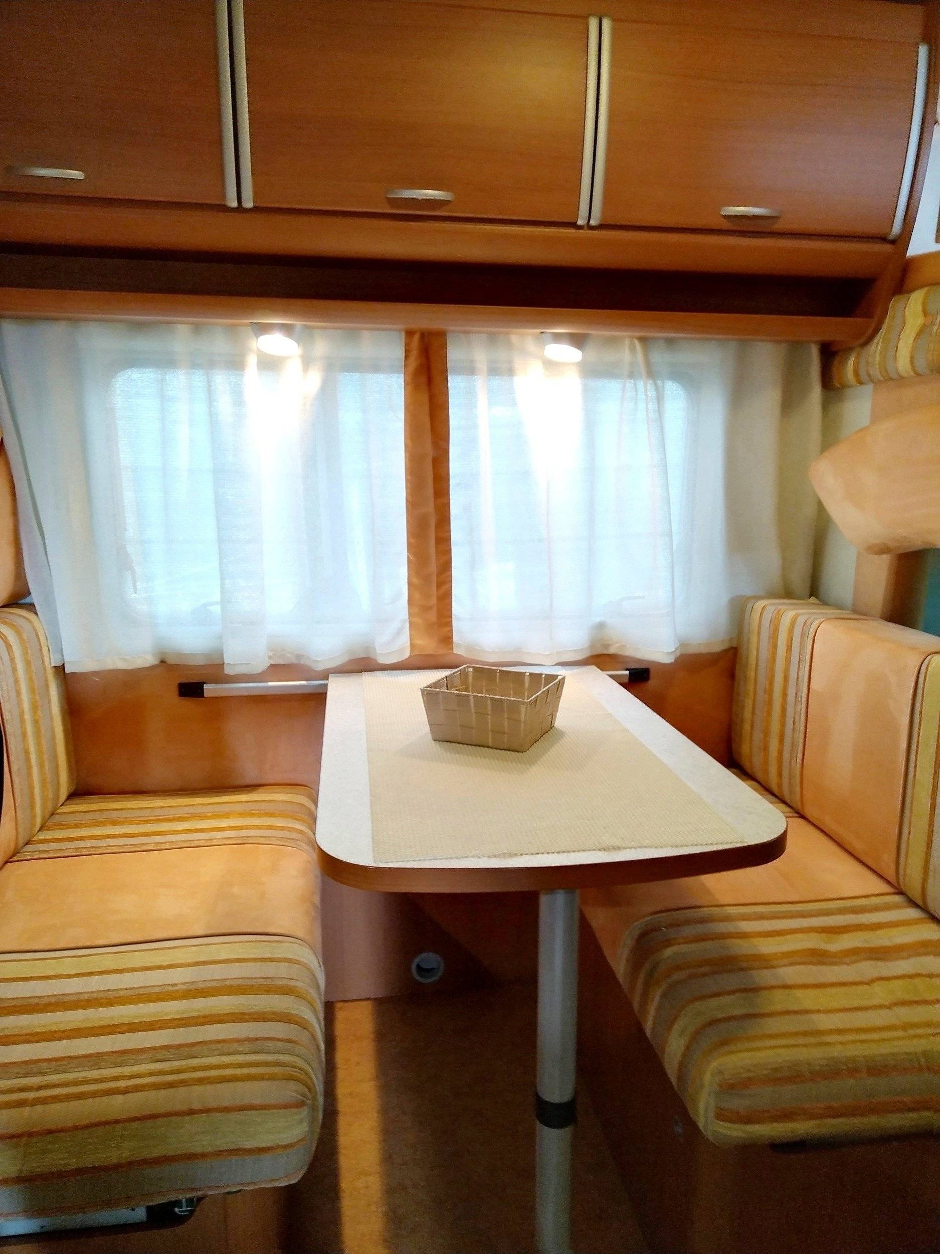 Dining Area Fiat - Yescapa