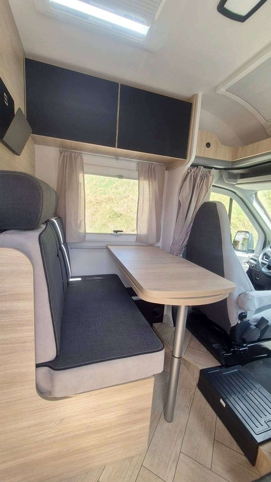 Coin repas Ford ford transit - Yescapa