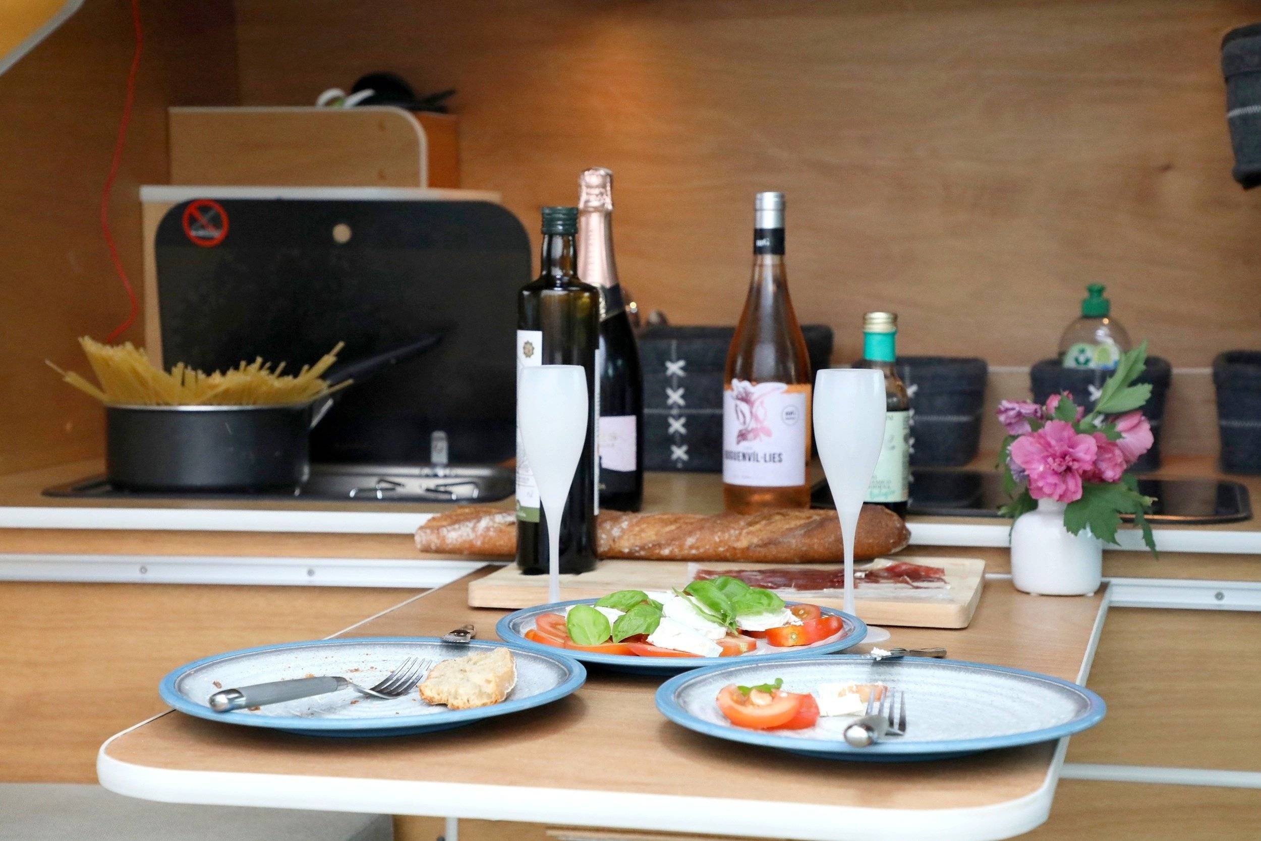 SURF CAMPERVAN ACTIVANS 