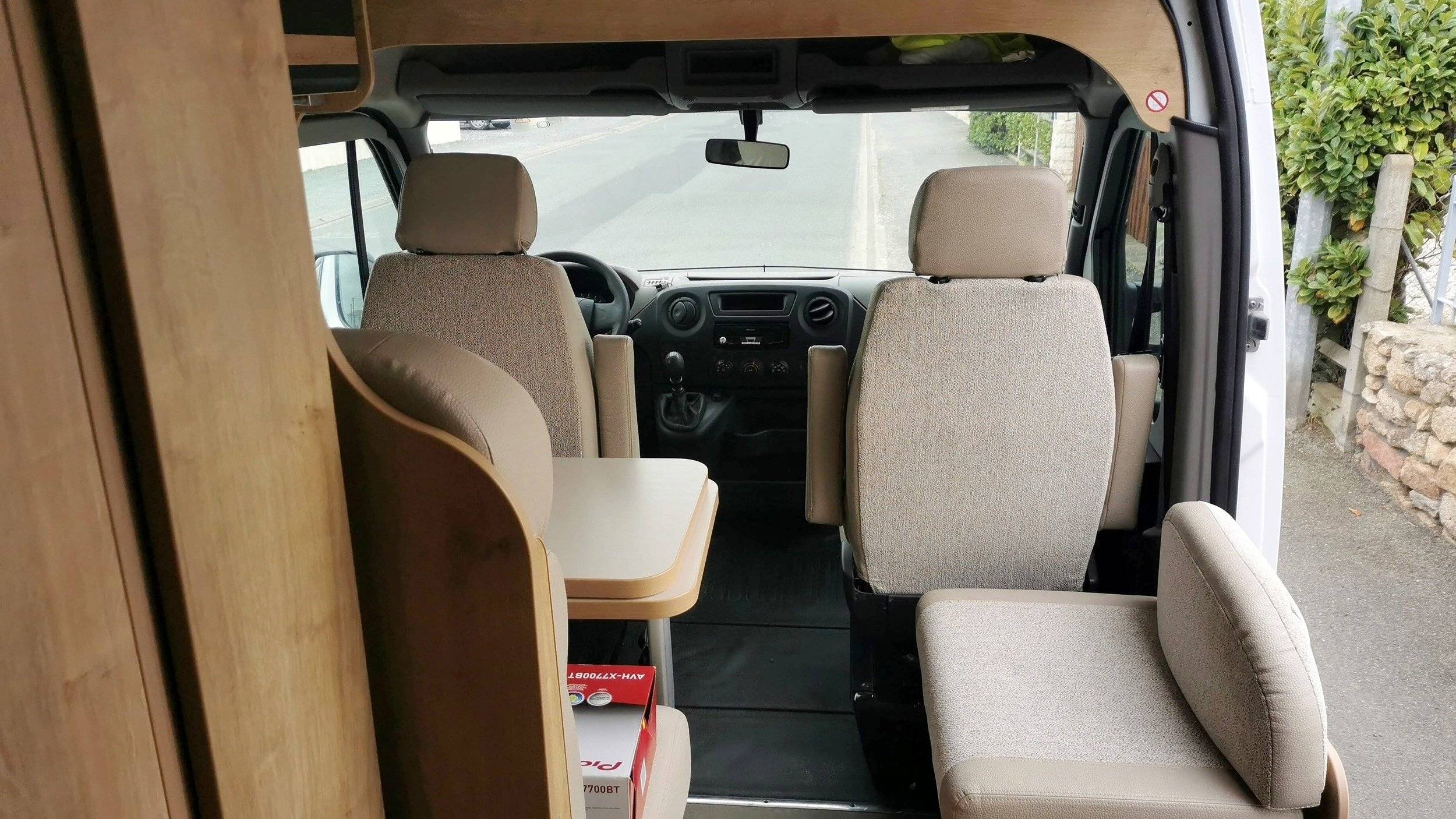 Dinette Renault Master 2,3 l 130 ch - Yescapa