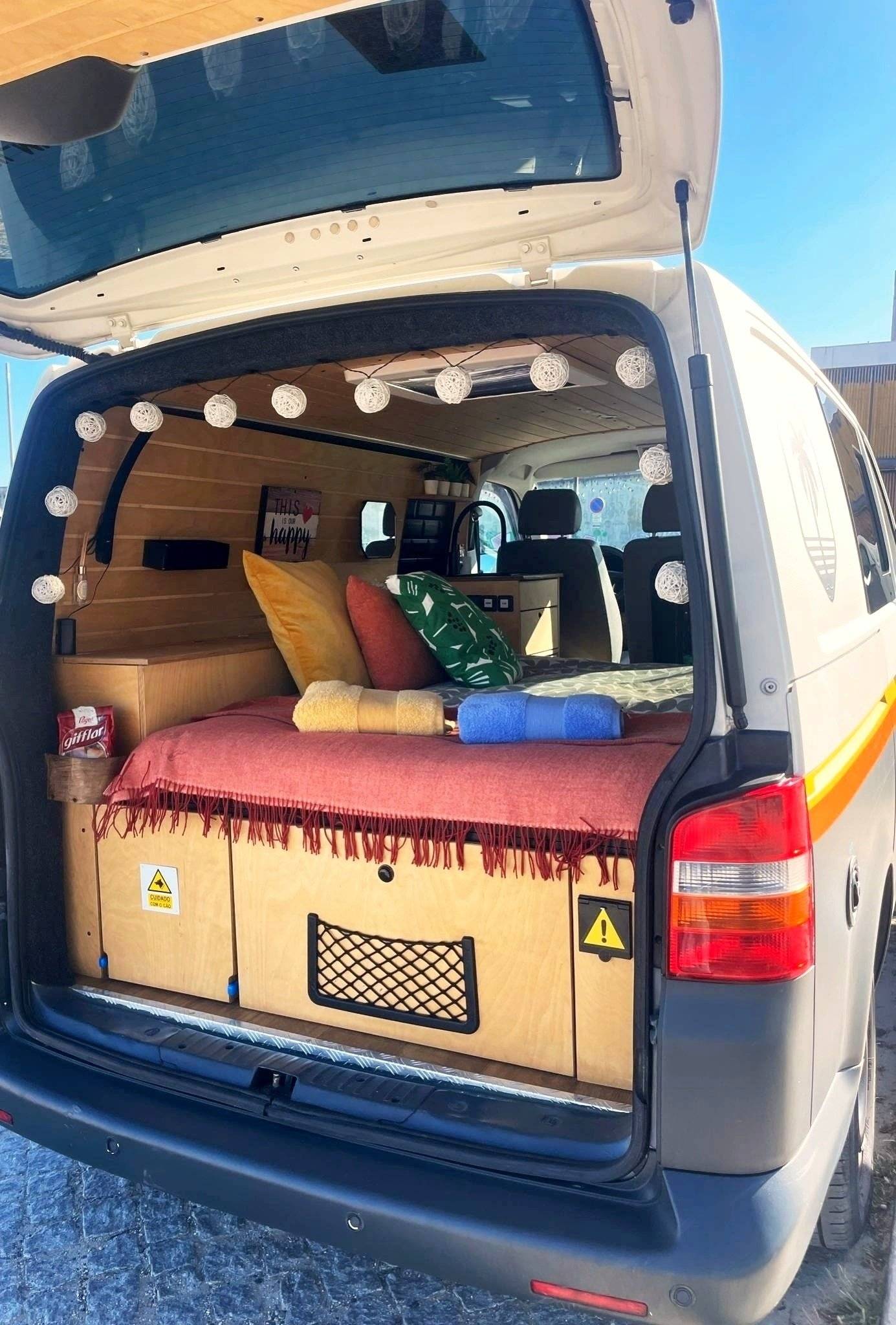 Letti Volkswagen Transporter T5 1.9 TDI - Yescapa