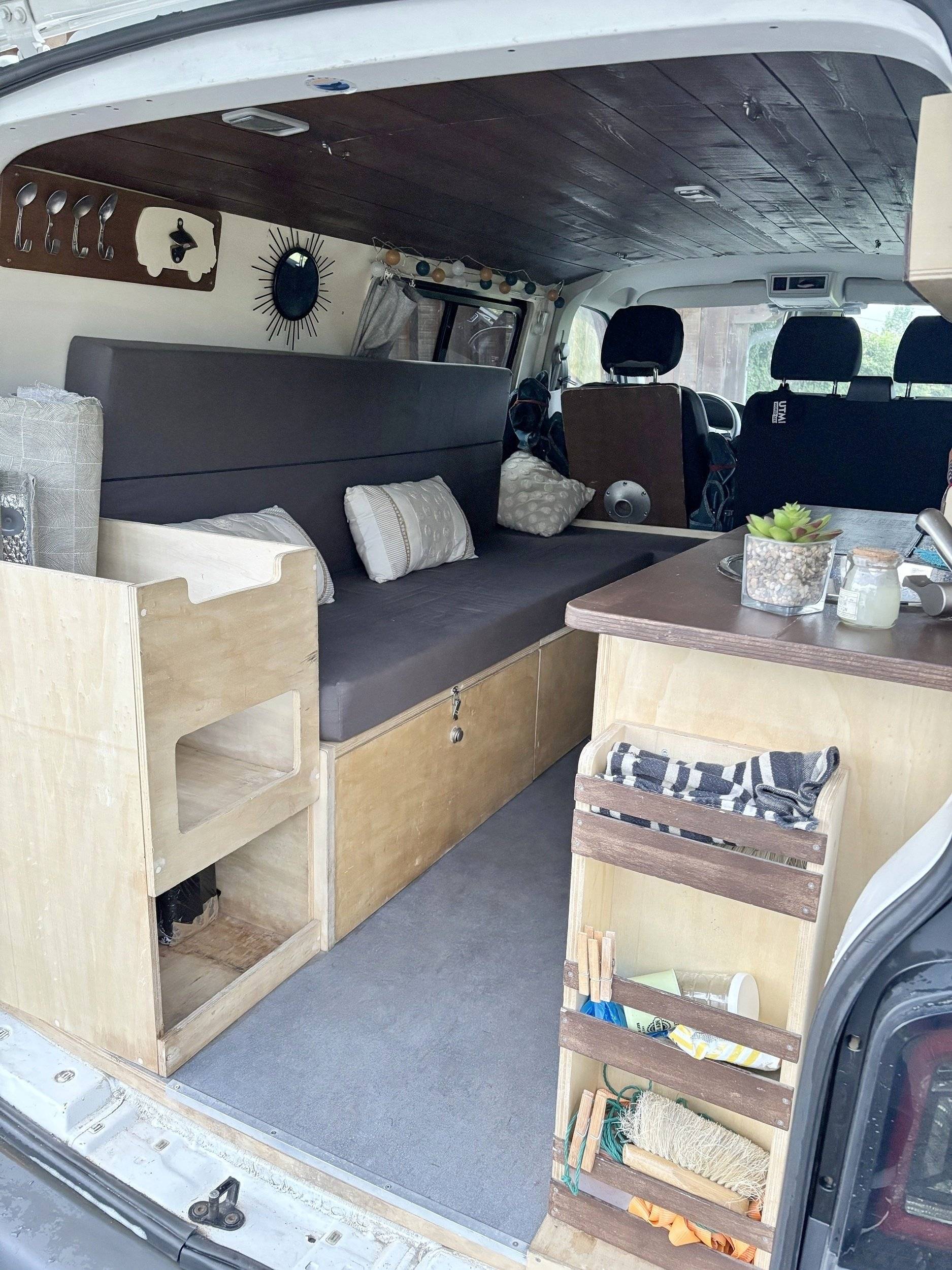 Schlafplätze Volkswagen Transporter T5 - Yescapa