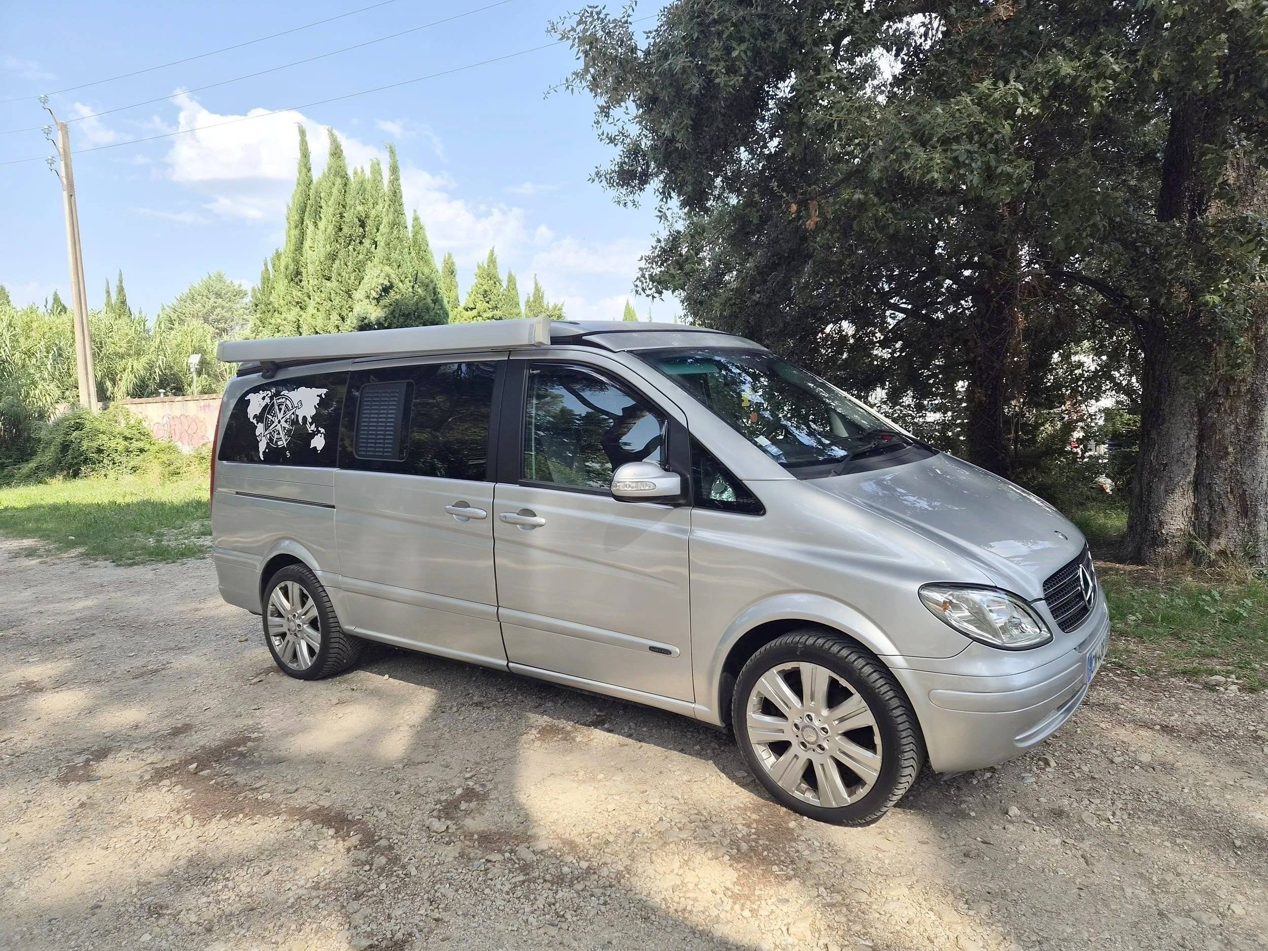 Vue avant de 3/4 Mercedes Viano Marco Polo 2.2dci 150cv - Yescapa