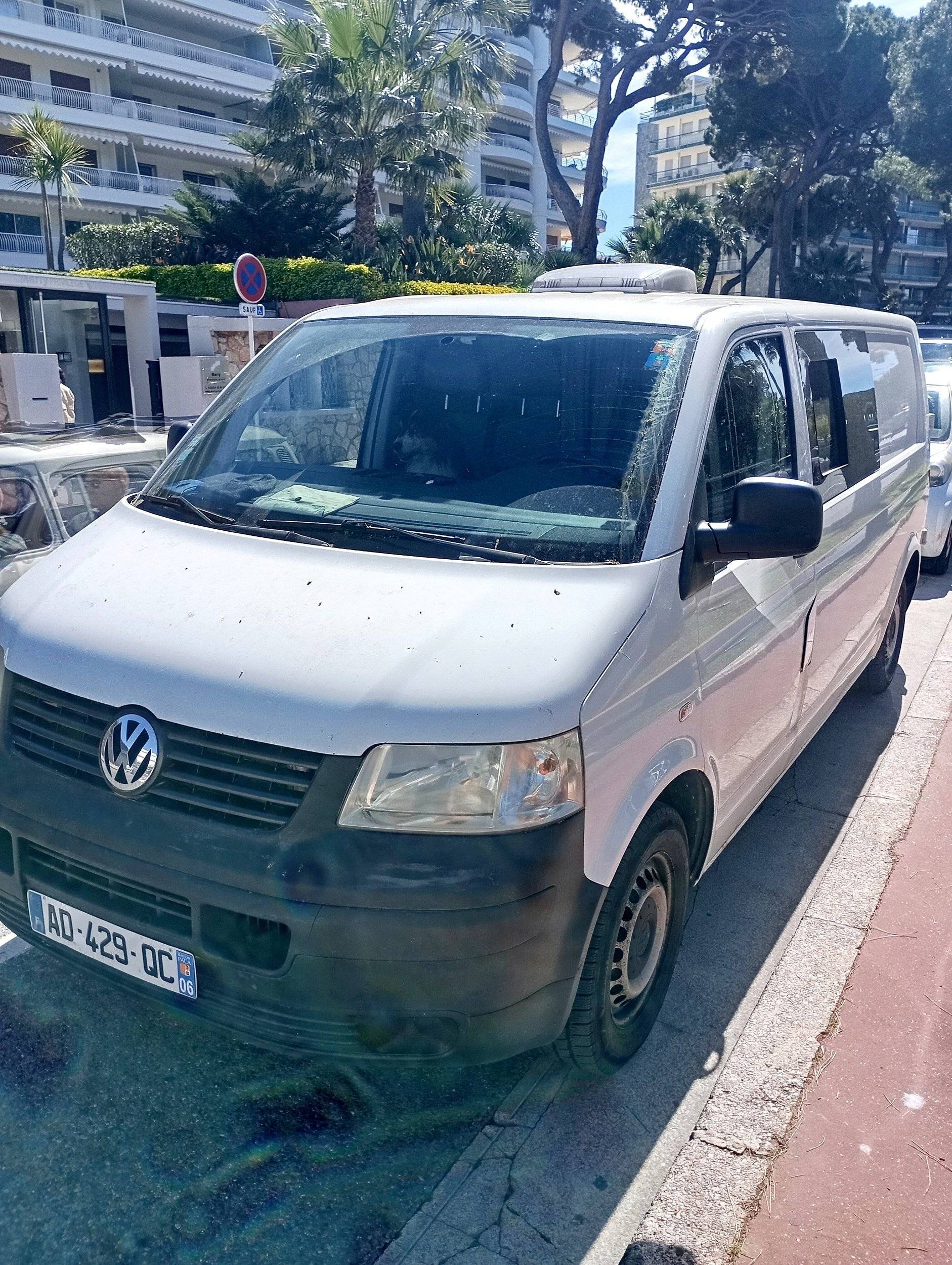 schräge Vorderansicht Volkswagen - Yescapa