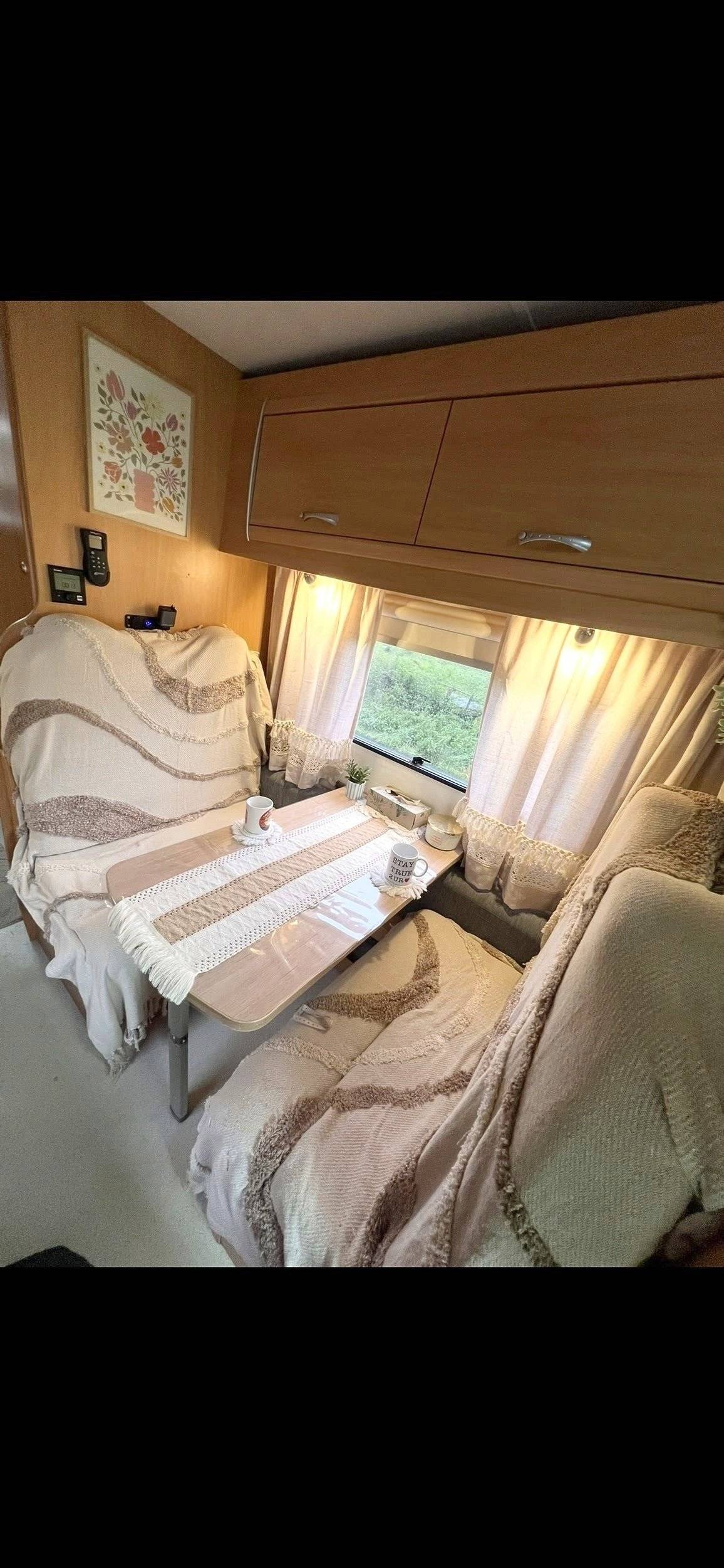 Dining Area Fiat Ducato 2,3 l 125 ch - Yescapa