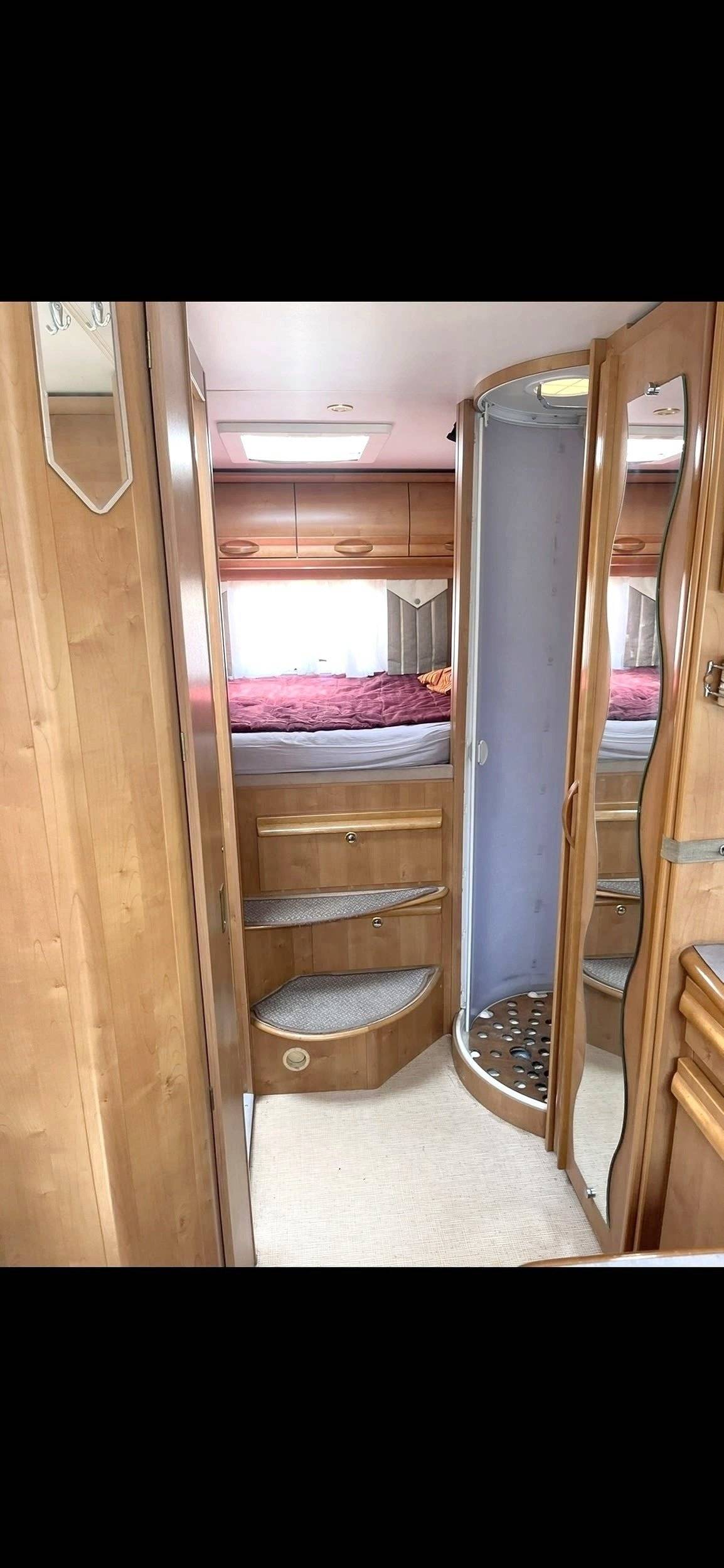 Berth Mercedes Sprinter 313CDI - Yescapa