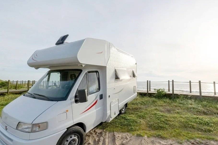 Voorkant 3/4 Fiat FIAT DUCATO - Yescapa