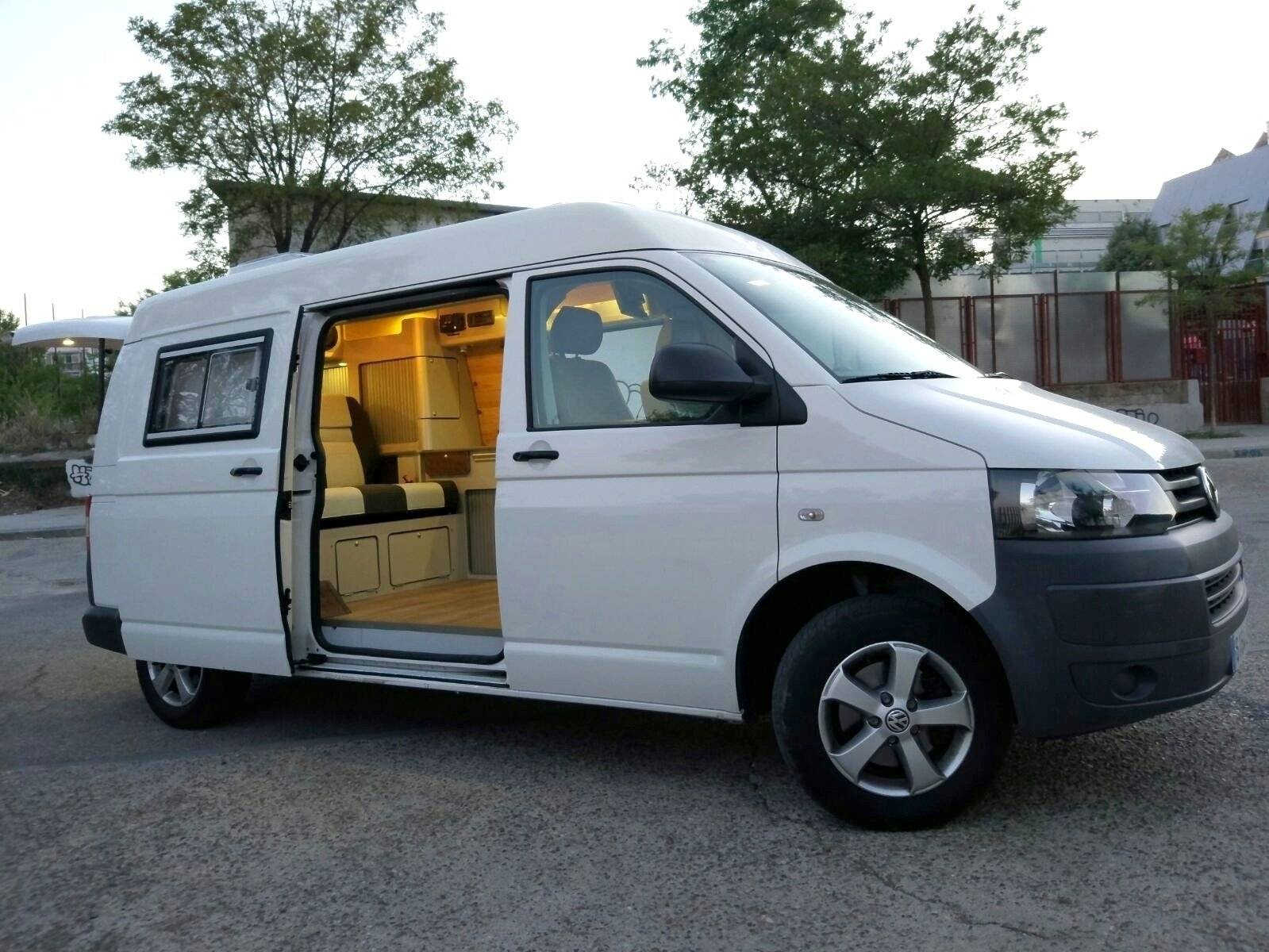 Front view from 3/4 Volkswagen - Yescapa