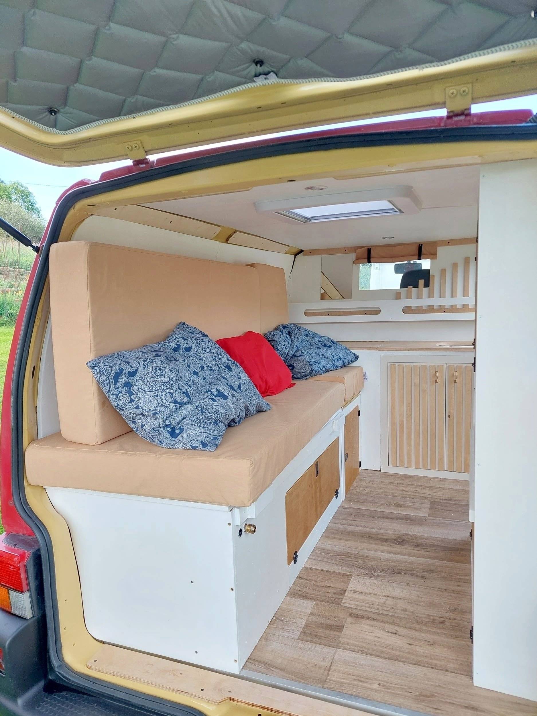 Coin repas Volkswagen Transporter T4 2.5 TDI 102 Cv - Yescapa