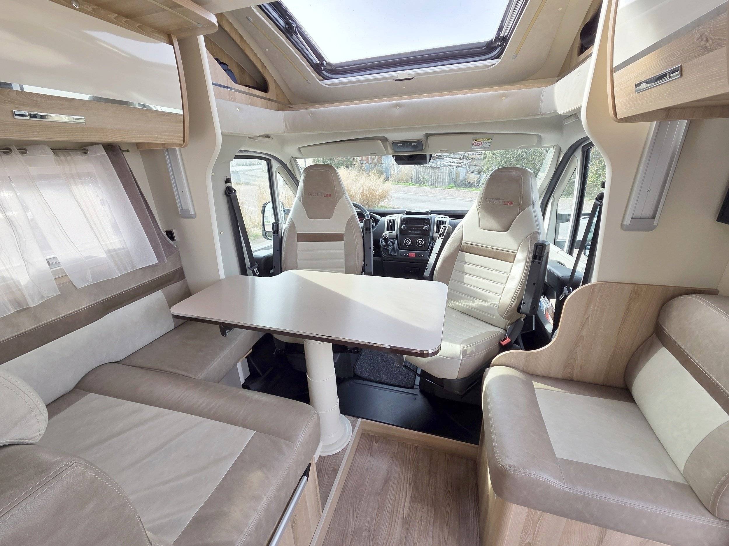 Coin repas Peugeot BOXER 2,2L  140 CH - Yescapa