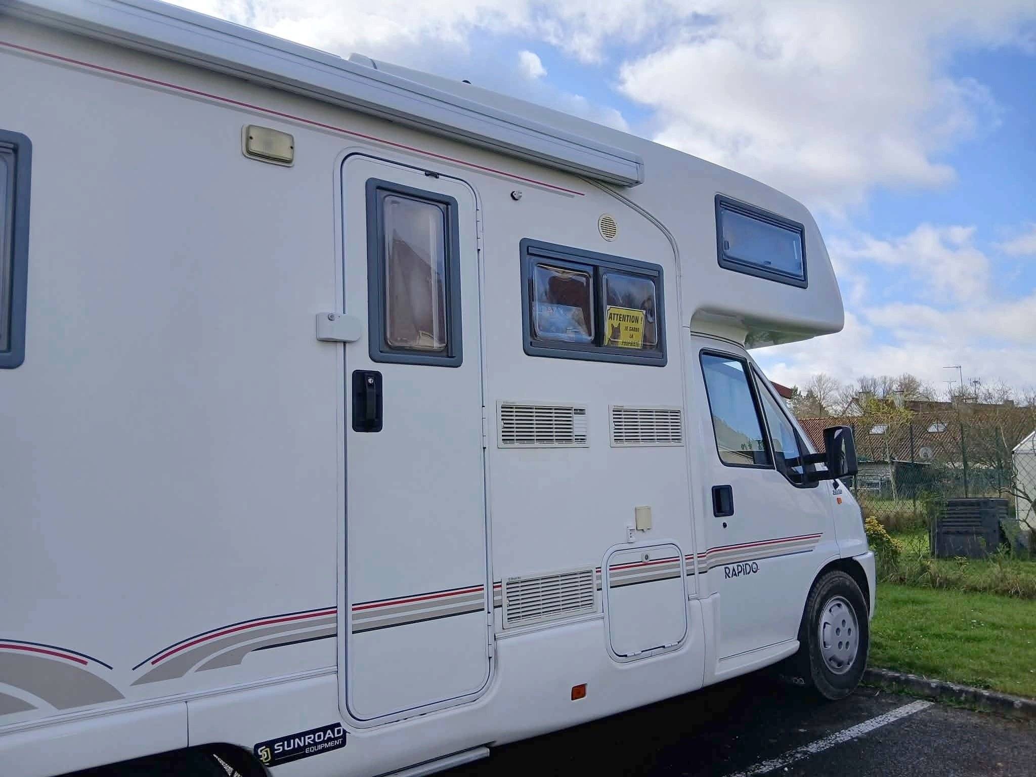 Vista del vehículo ángulo delantero Fiat - Yescapa