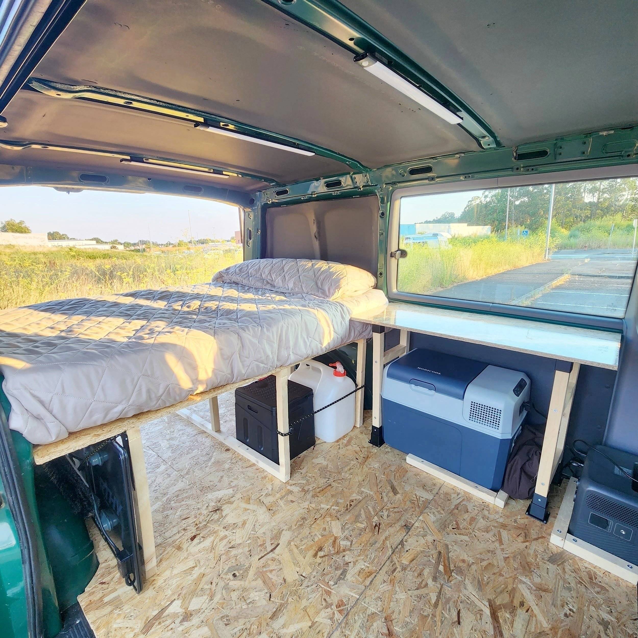 Berth Mercedes Vito 112 CDI - Yescapa