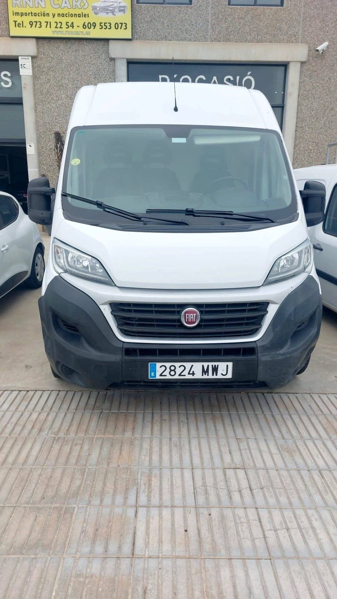 schräge Vorderansicht Fiat Fiat ducato - Yescapa