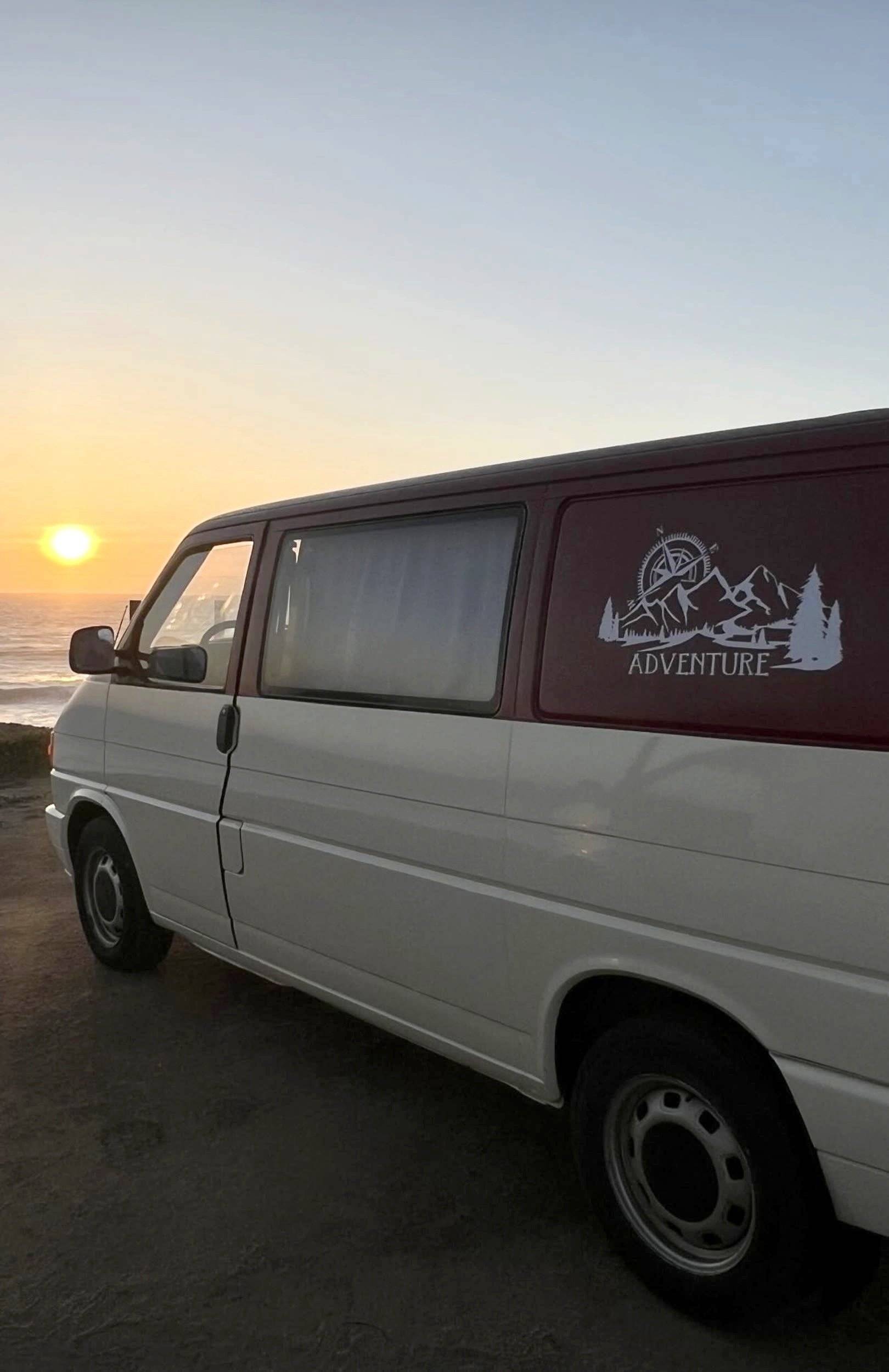 schräge Vorderansicht Volkswagen Transporter T4 2.4D - Yescapa