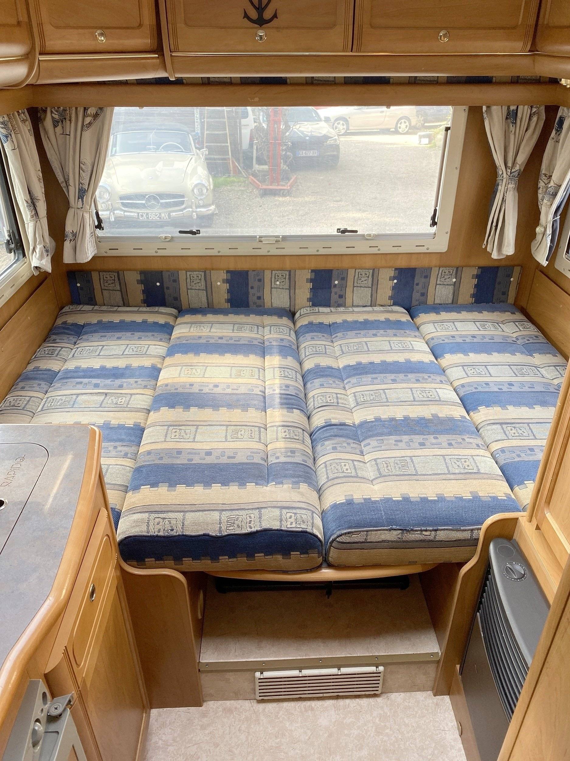 Couchages Citroën Jumper 2.8hdi 130 - Yescapa