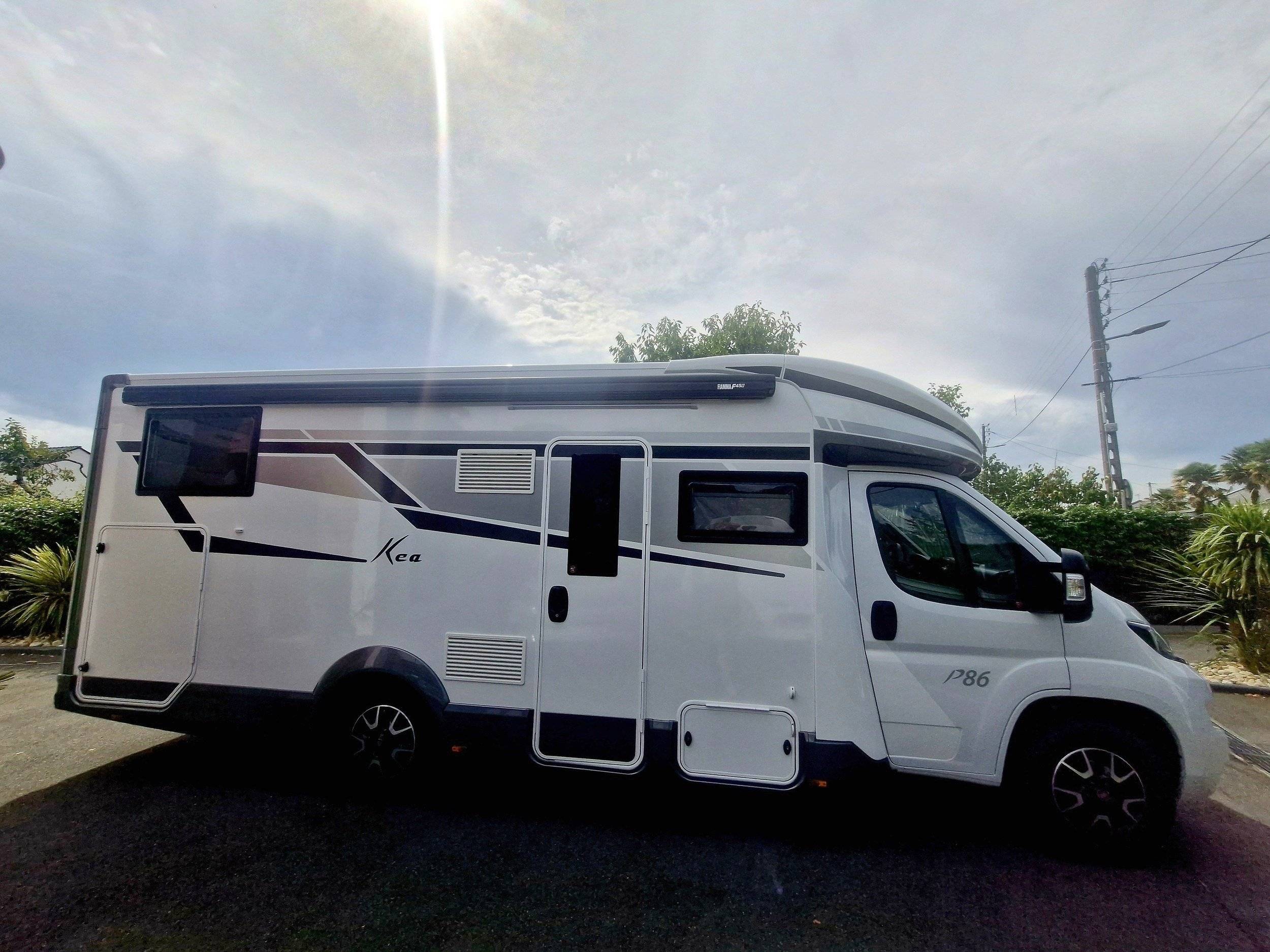 schräge Vorderansicht Fiat Ducato 2,3 l Multijet 130 ch. - Yescapa