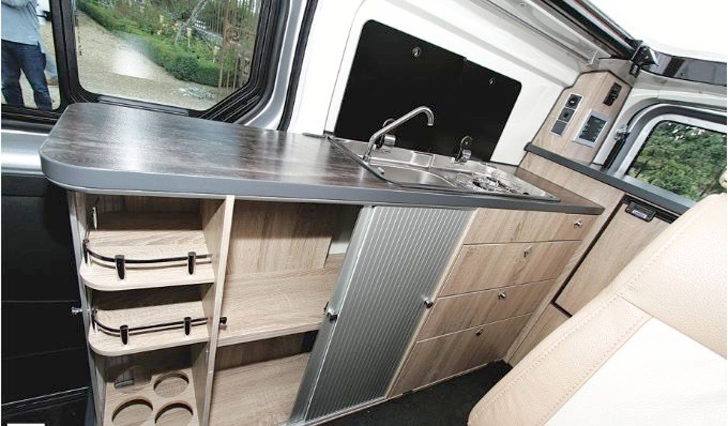 Cozinha Renault Trafic3 L2H1 1,6 l 140 ch - Yescapa