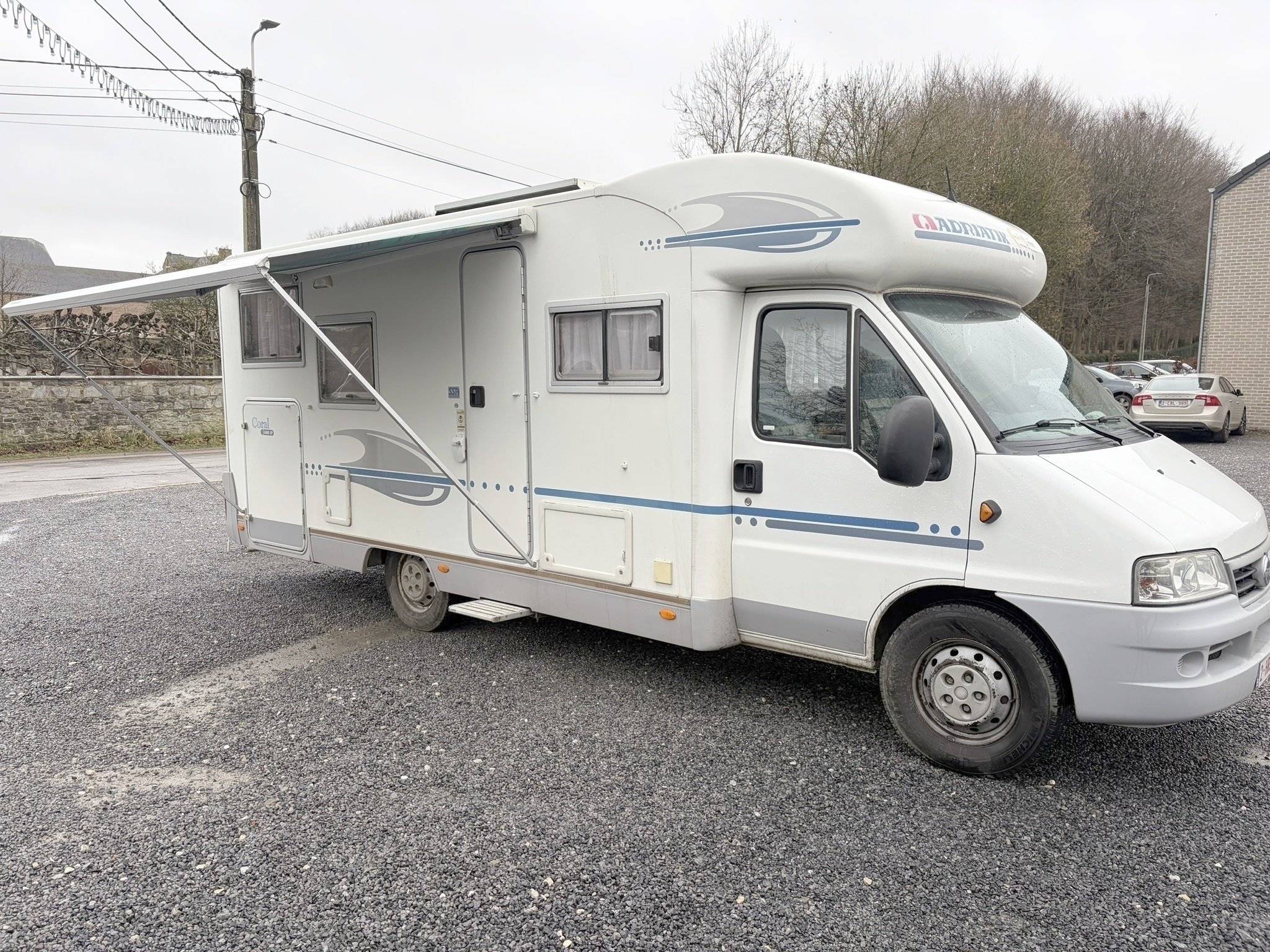 schräge Vorderansicht Fiat 2,3 l 130 ch - Yescapa