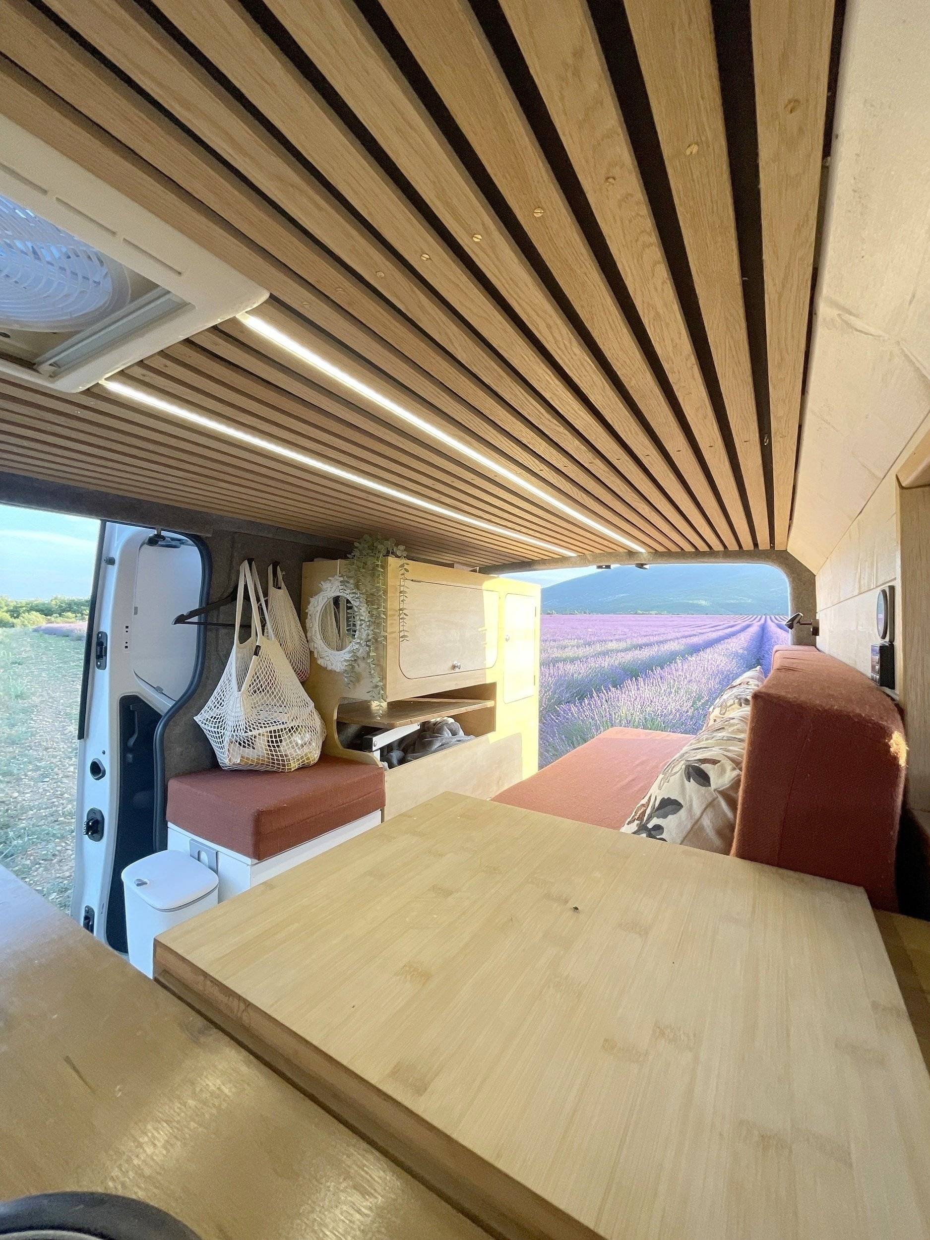 Dinette Renault Trafic 1,6 l 125 ch - Yescapa