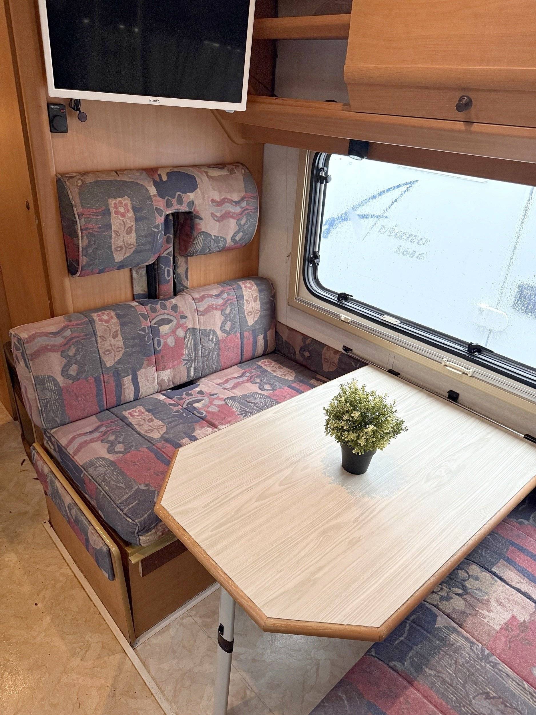 Menjador Fiat Ducato 2.5 TDI - Yescapa