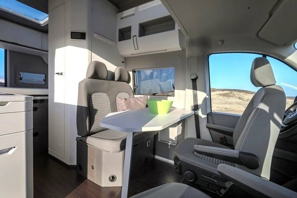 Menjador Volkswagen GRAND CALIFORNIA 600 - Yescapa