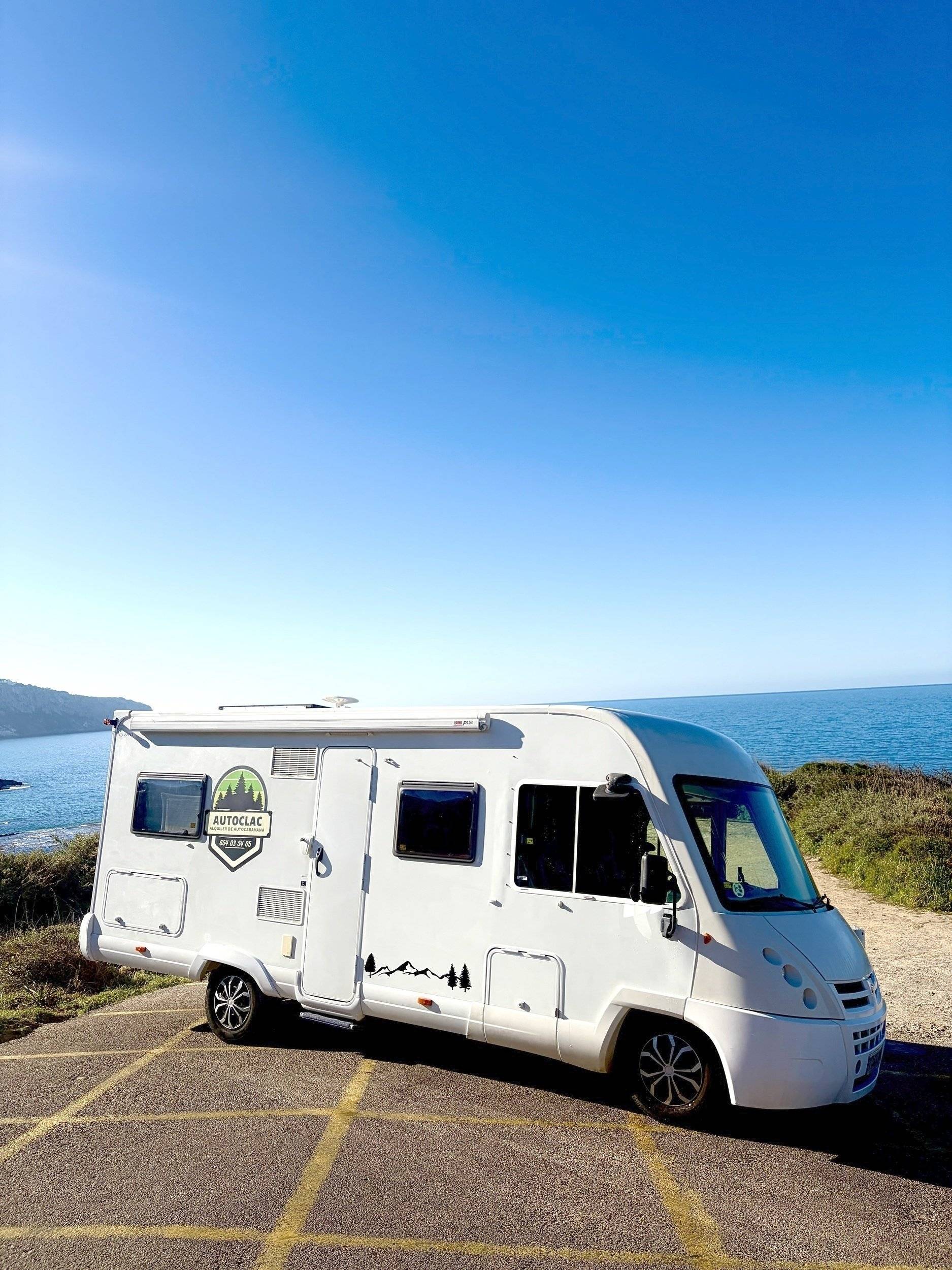 Vista de 3/4 Fiat Ducato 2,3 l 130 ch - Yescapa