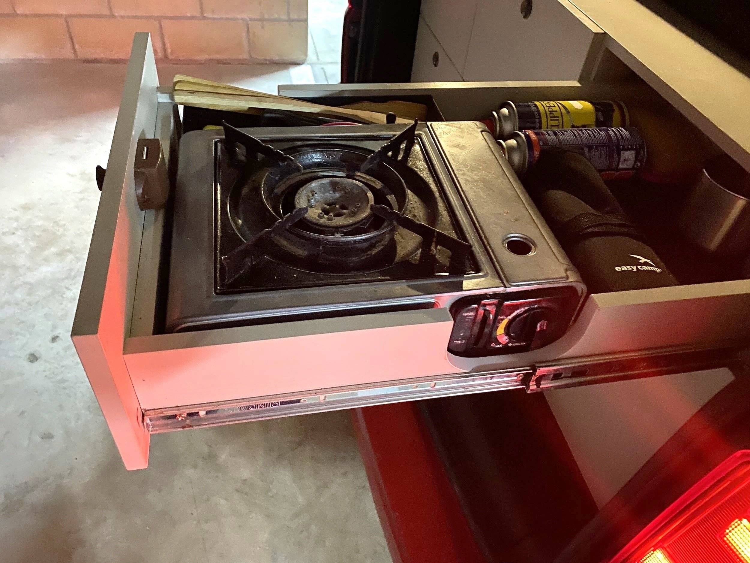 Dining Area Volkswagen California Beach - Yescapa