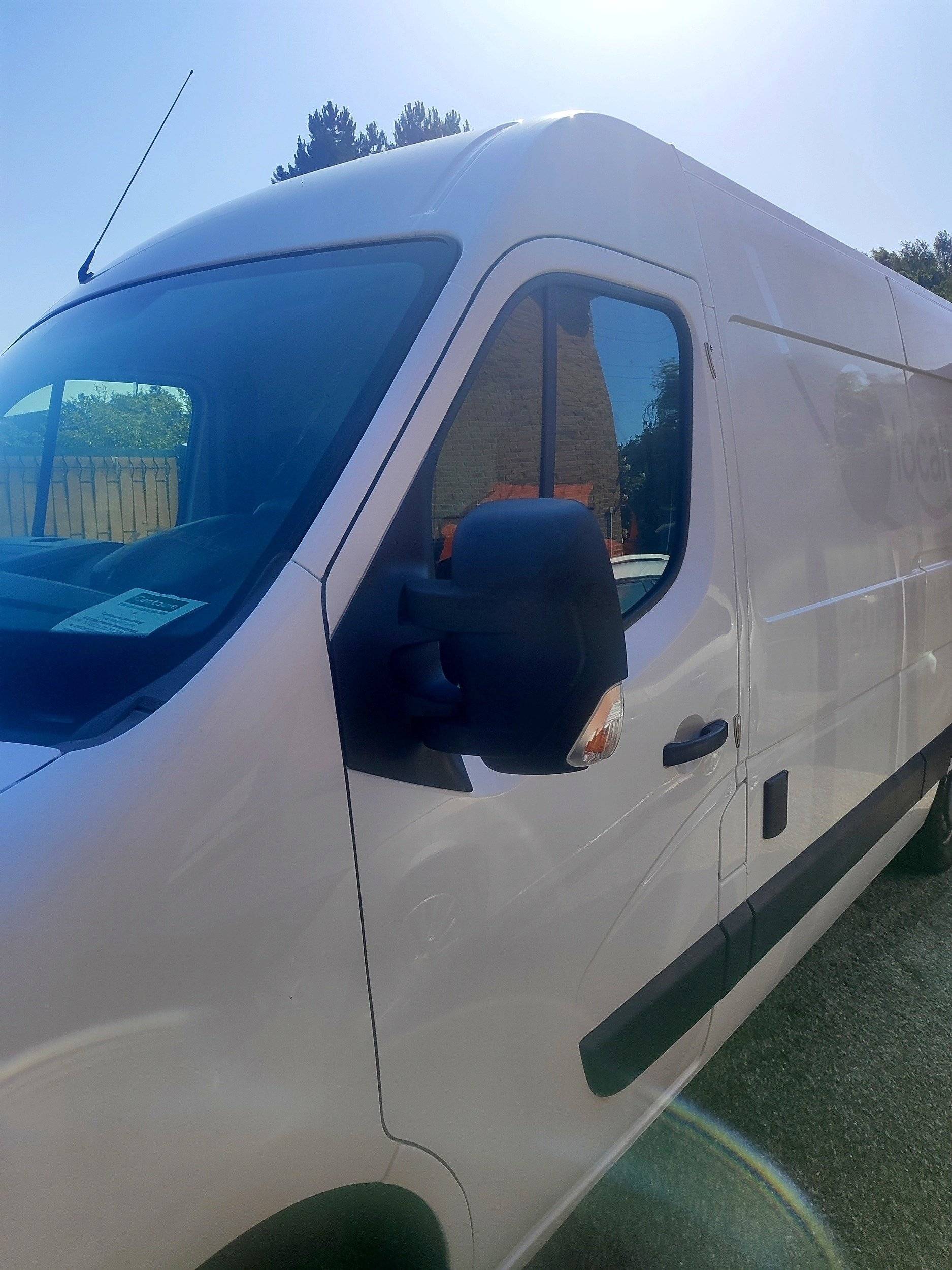 Front view from 3/4 Renault 2,0 l dCi 115 ch - Yescapa