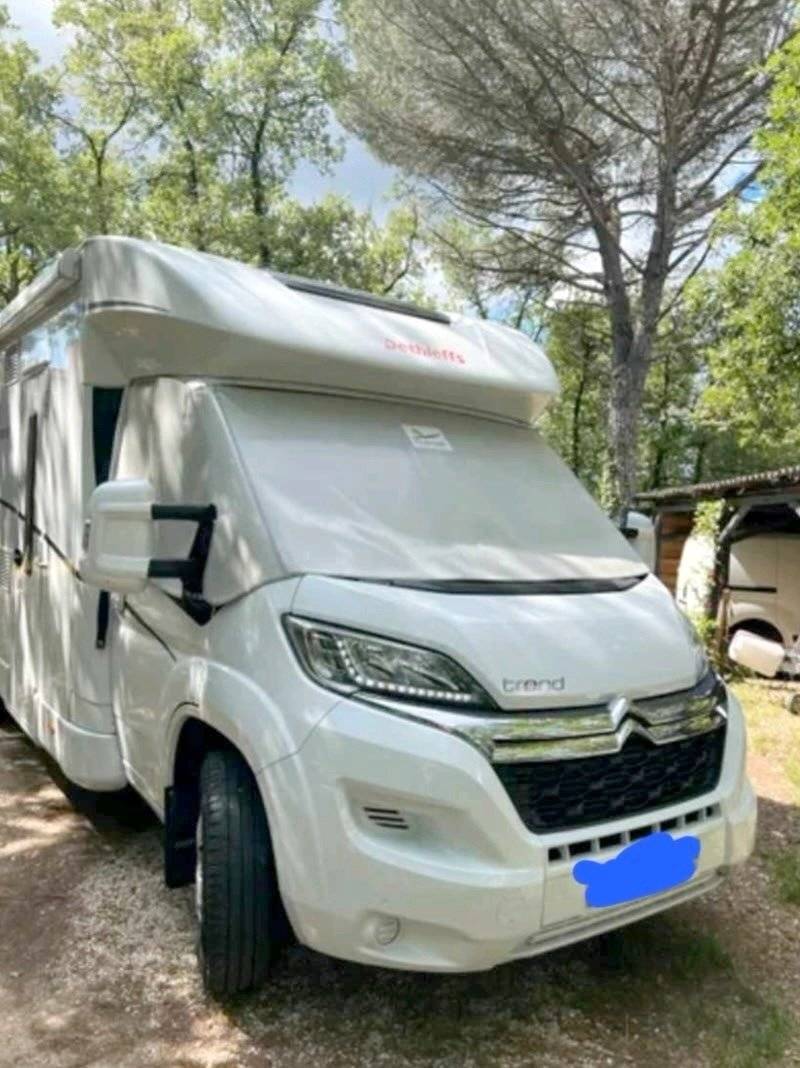 schräge Vorderansicht Fiat 2,3 l 130 ch - Yescapa
