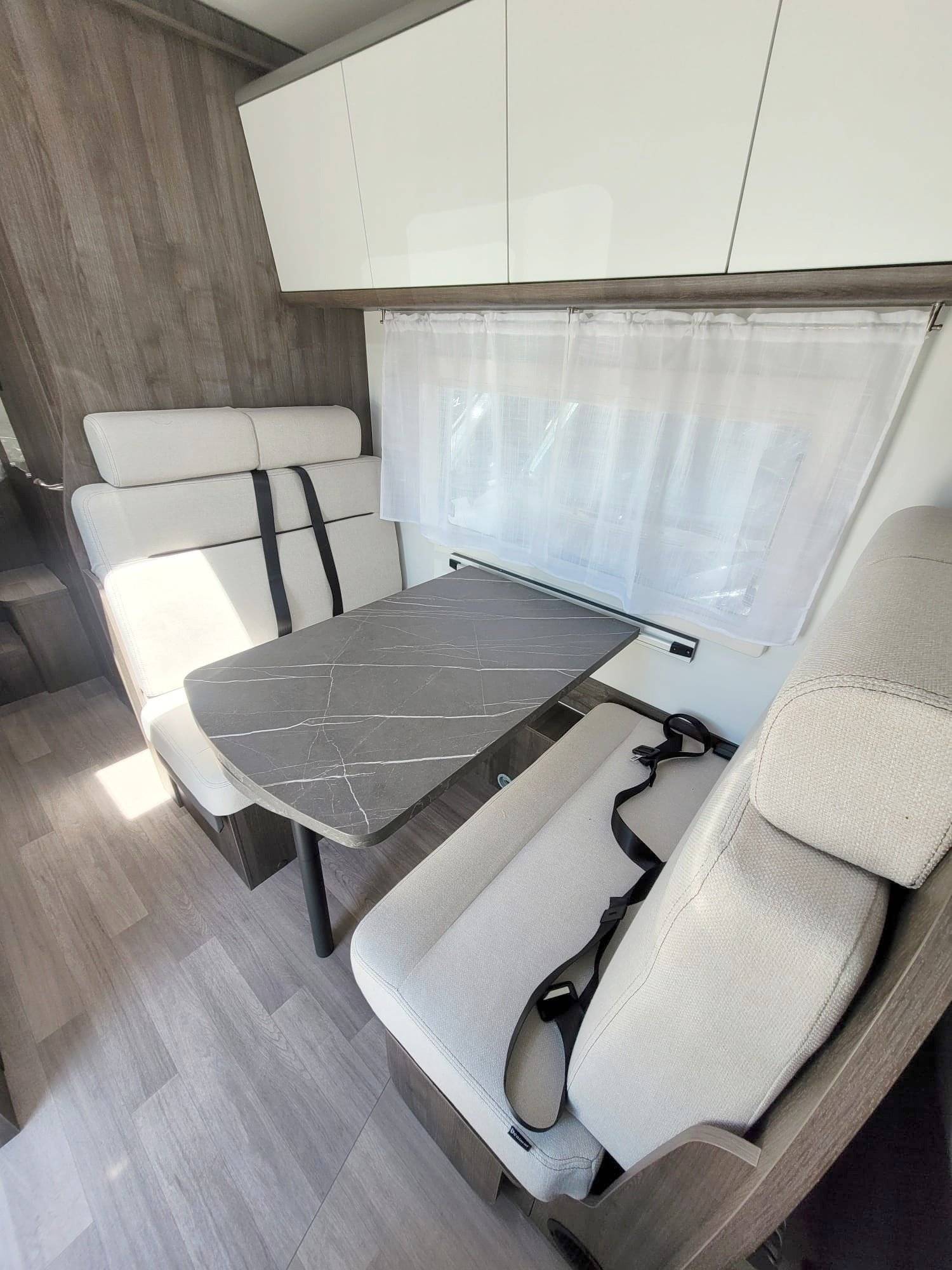 Área de jantar Fiat FIAT DUCATO - Yescapa