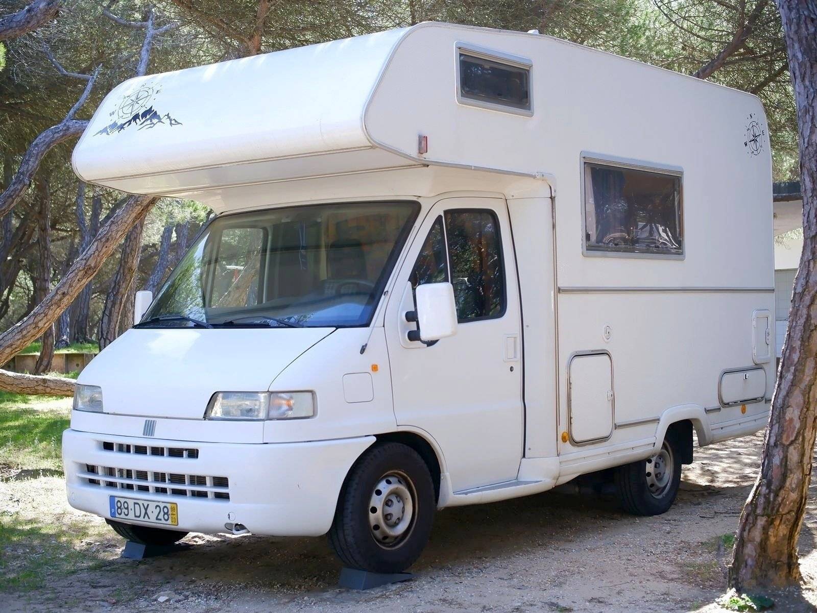 Vista frontale a ¾ Fiat Ducato - Yescapa
