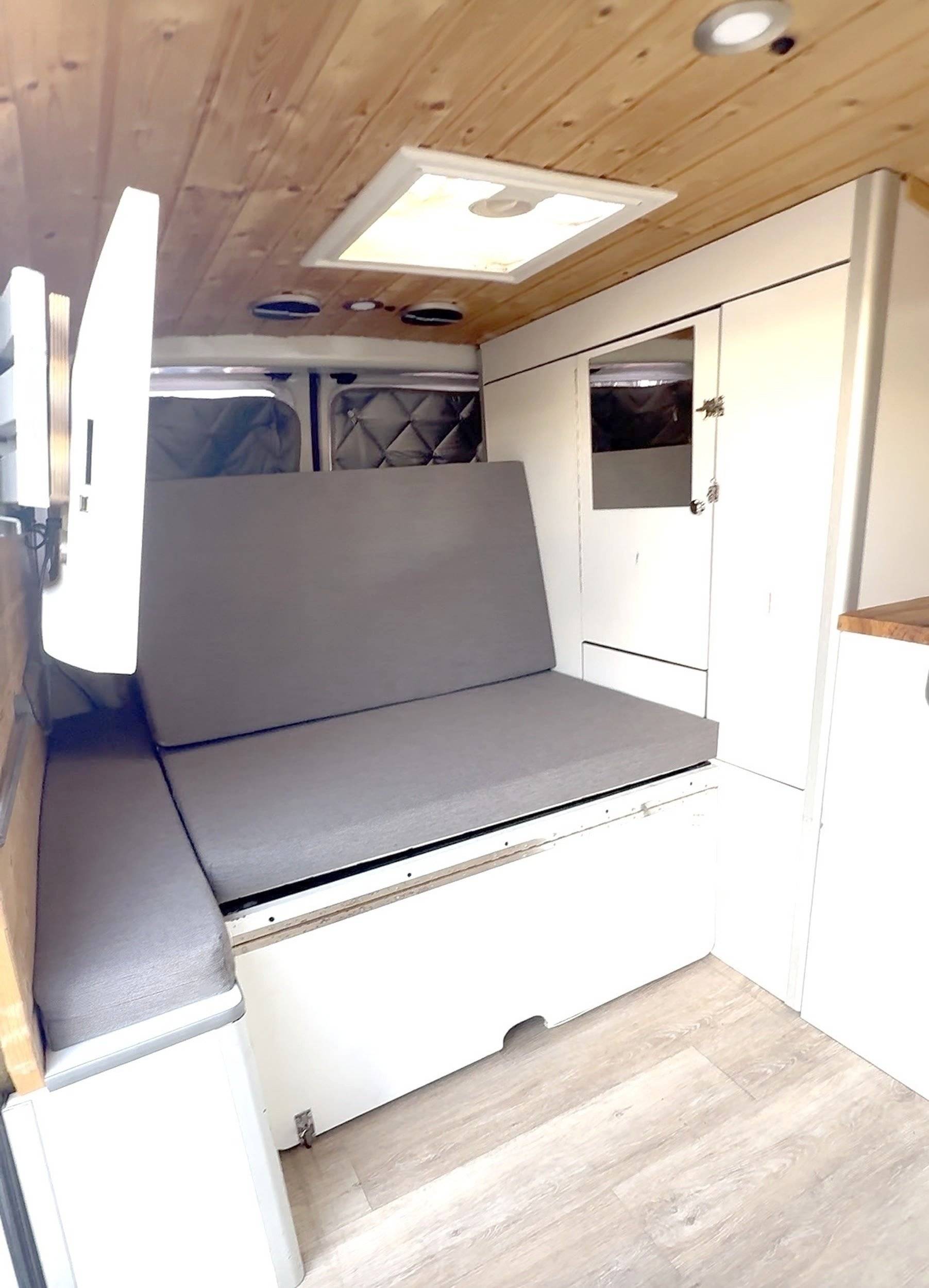 Comedor Volkswagen T5 1,9 l 102 ch - Yescapa