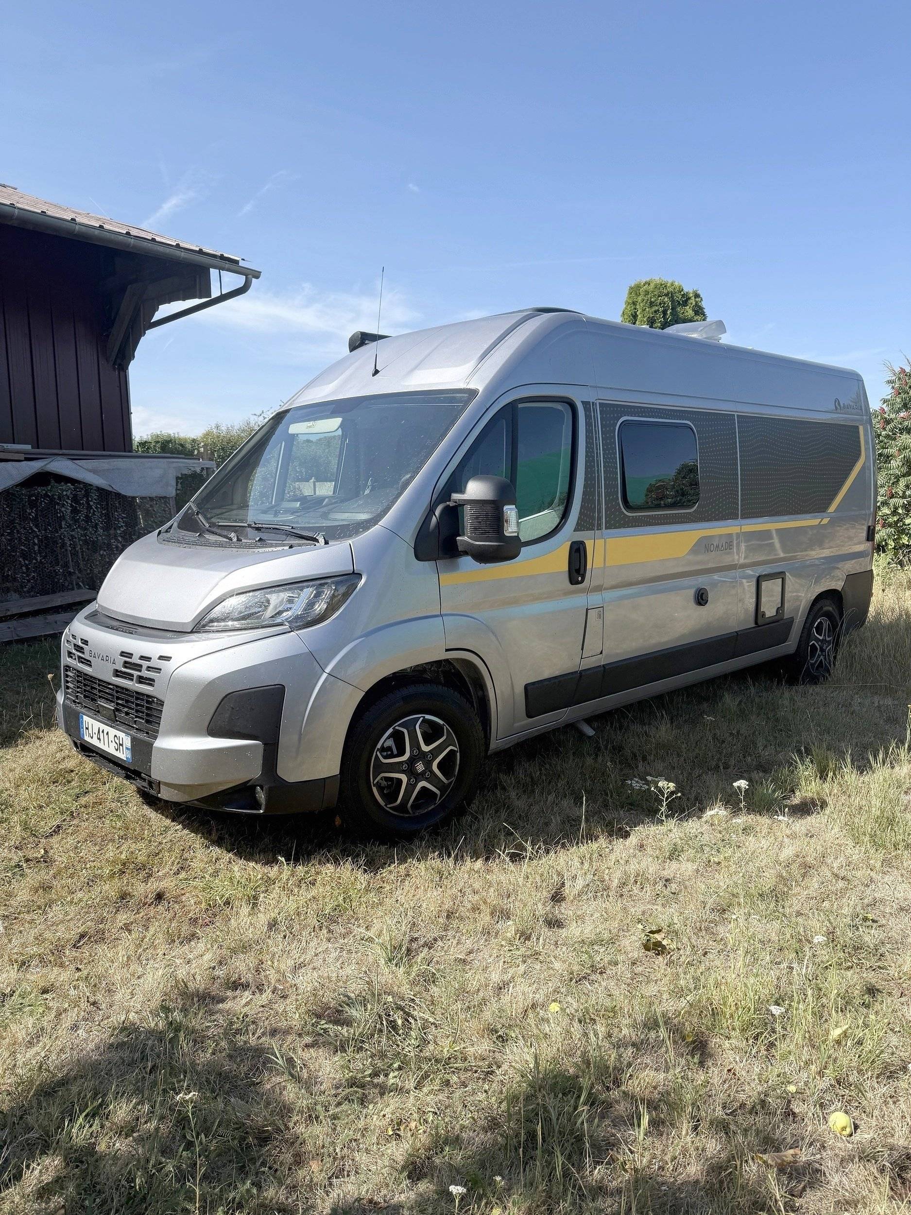 Vista frontale a ¾ Fiat - Yescapa