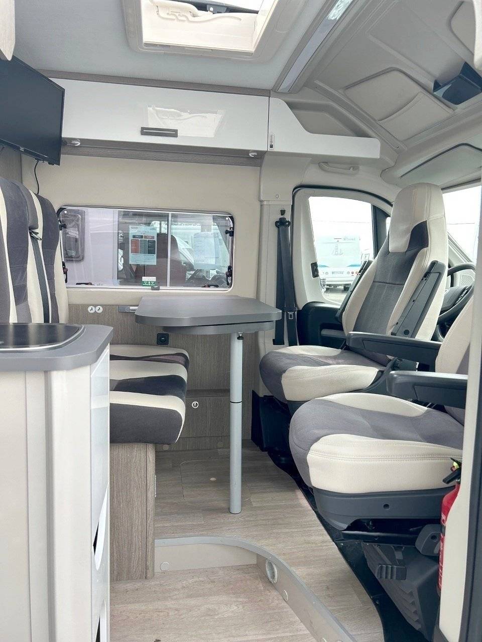 Challenger Challenger v114 MAX Road Edition VIP