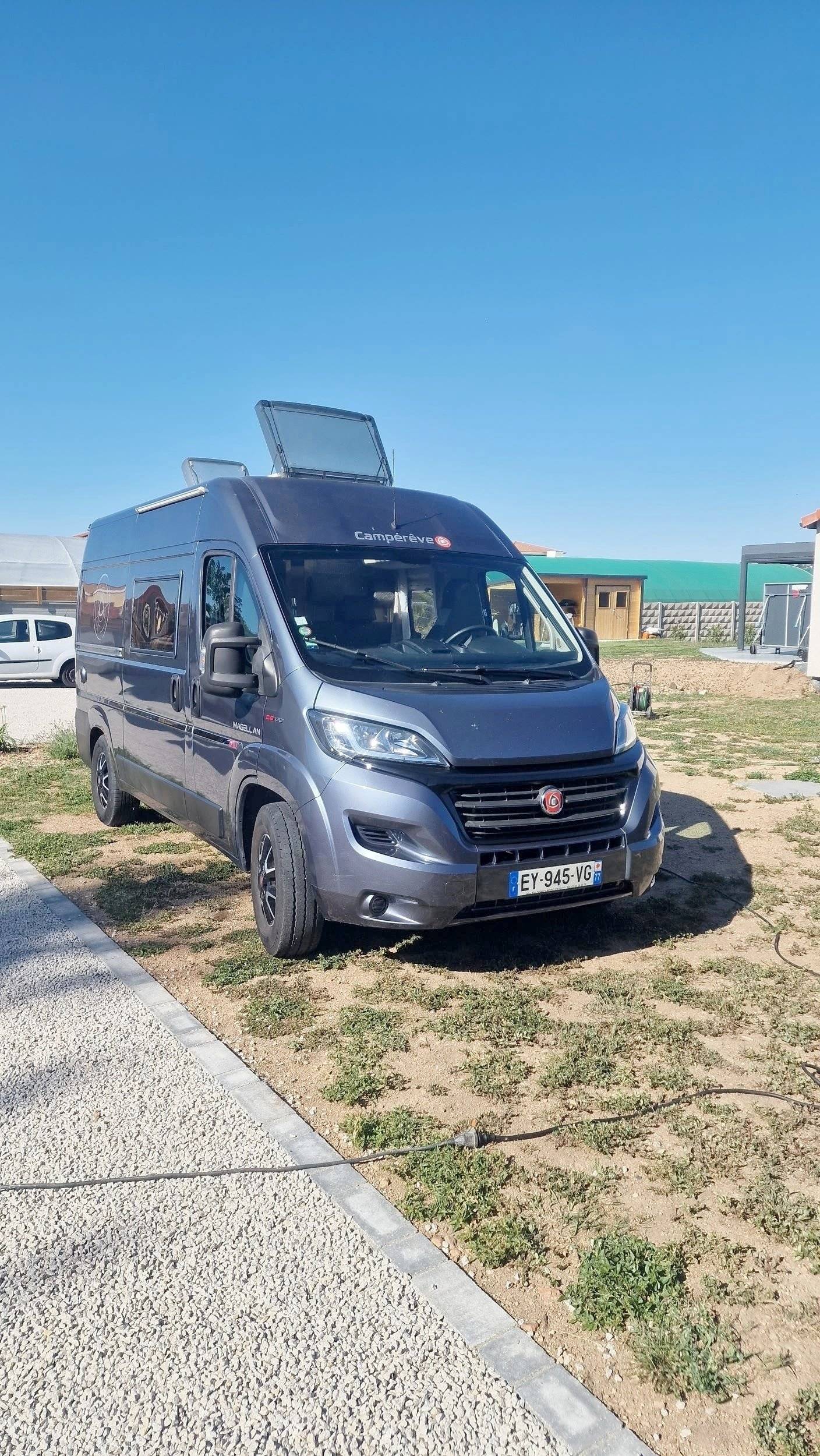 Vista de 3/4 Fiat Ducato 2,3 130 ch - Yescapa