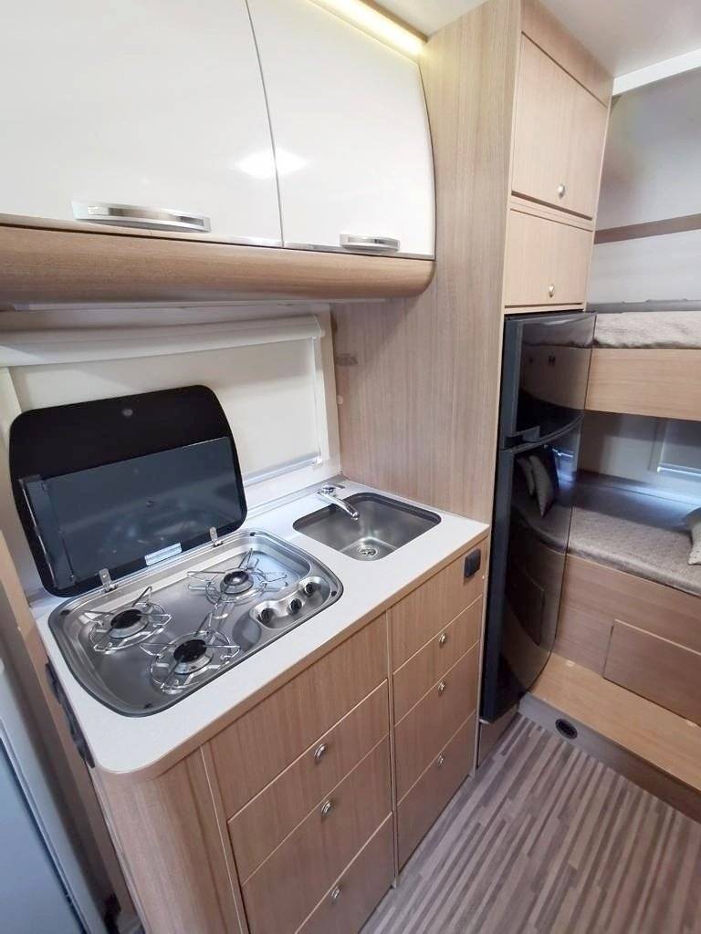 Plazas en cama Fiat Fiat Ducato, 2.3 l 140 Multijet, Euro 6d-Temp - Yescapa