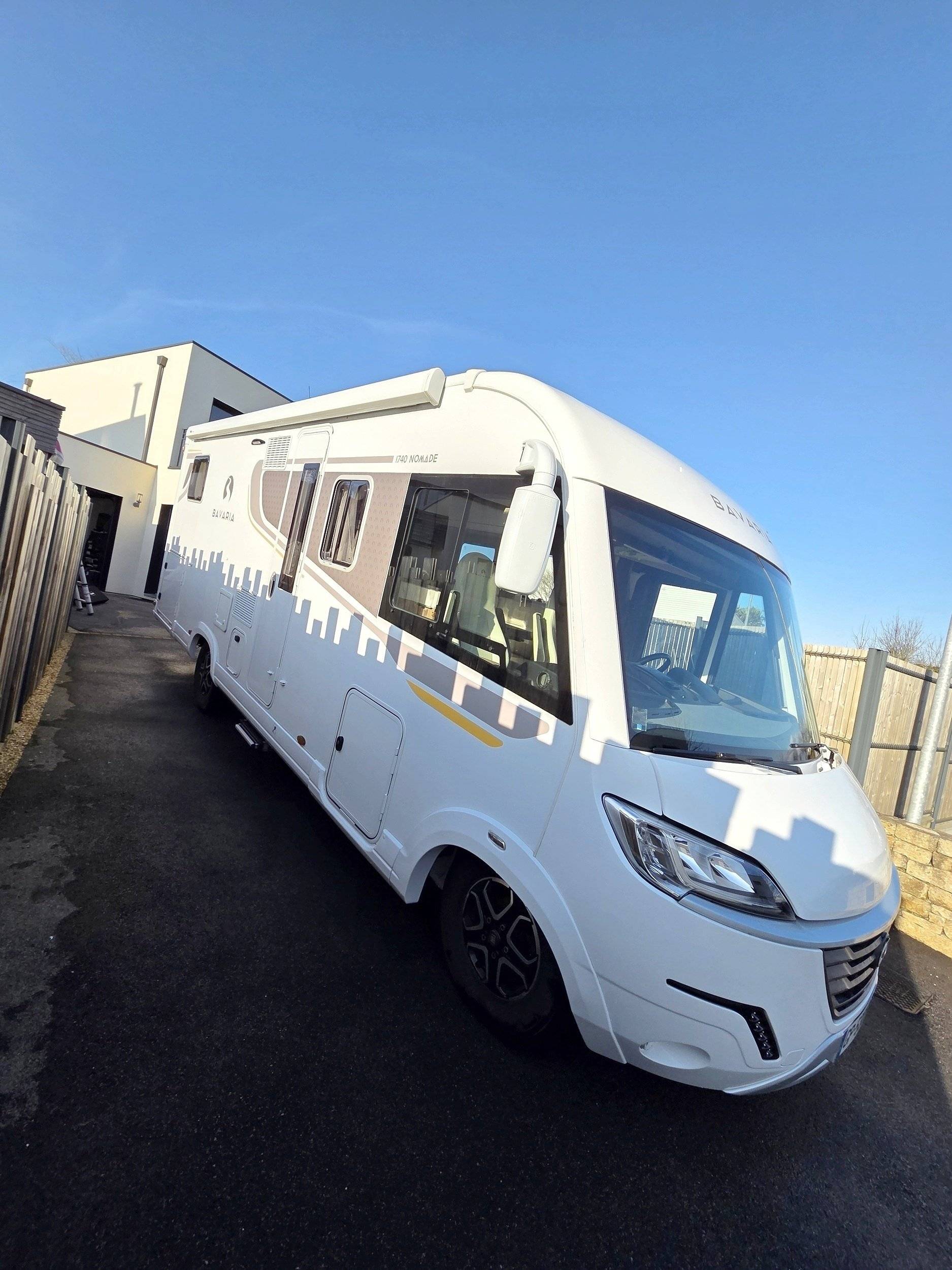 Front view from 3/4 Fiat Ducato 2,3 l 180 ch - Yescapa