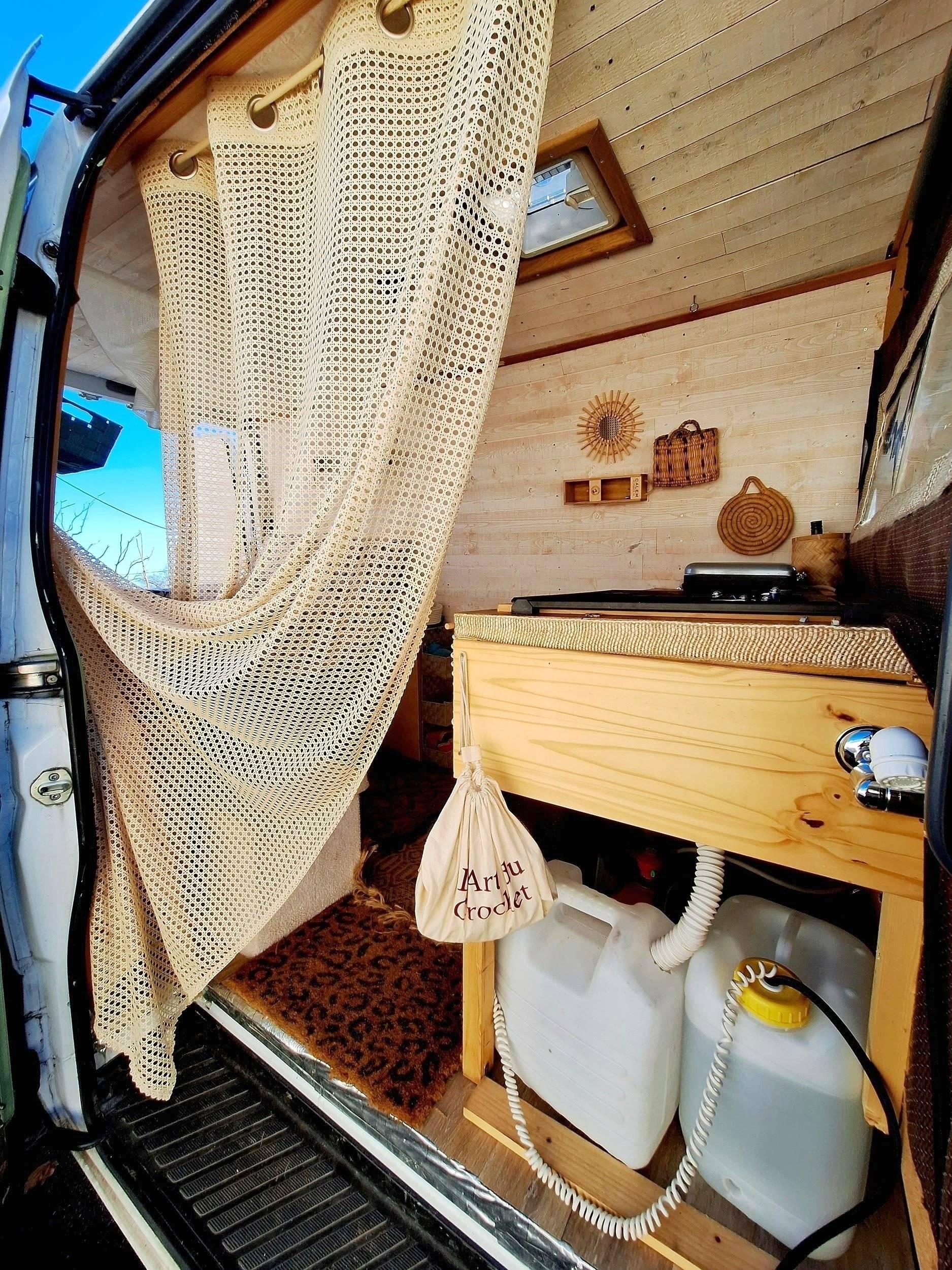 Angolo cucina Mercedes Sprinter 2,1 l 115 ch - Yescapa