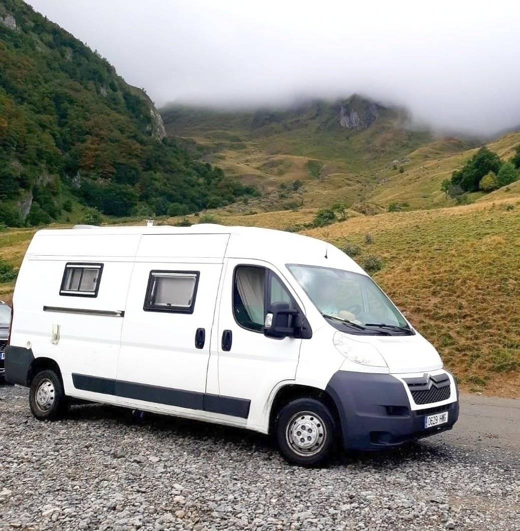 Vue avant de 3/4 Citroën Citroën jumper - Yescapa