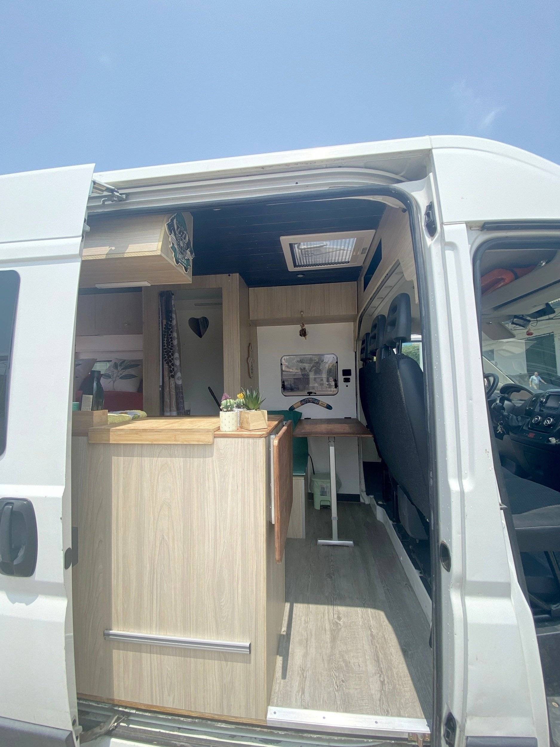 Cabina di guida Peugeot BOXER L2H2 - Yescapa