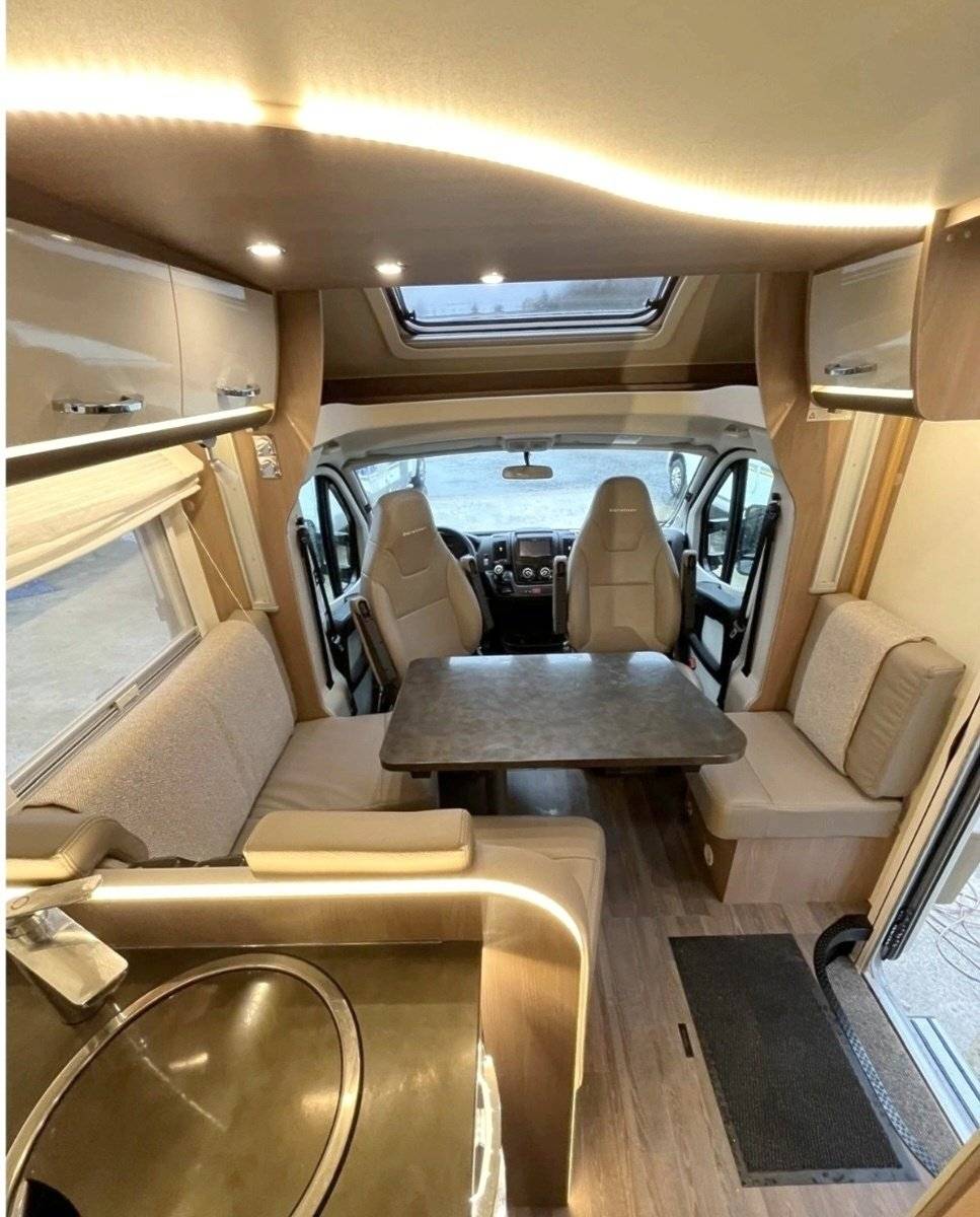 Dining Area Fiat Ducato 2,8 | 130cv - Yescapa